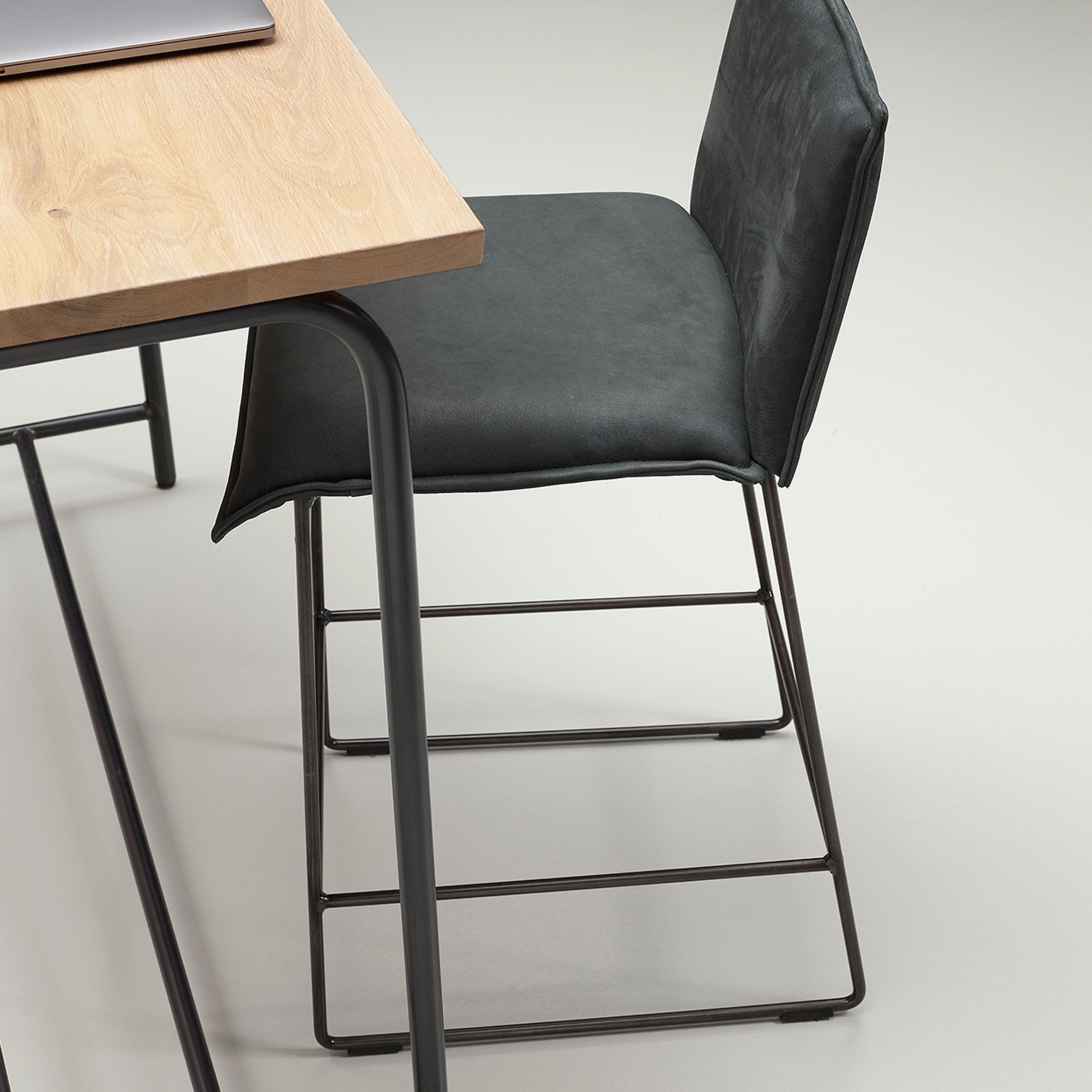 BARSTOOLS & BARBENCH