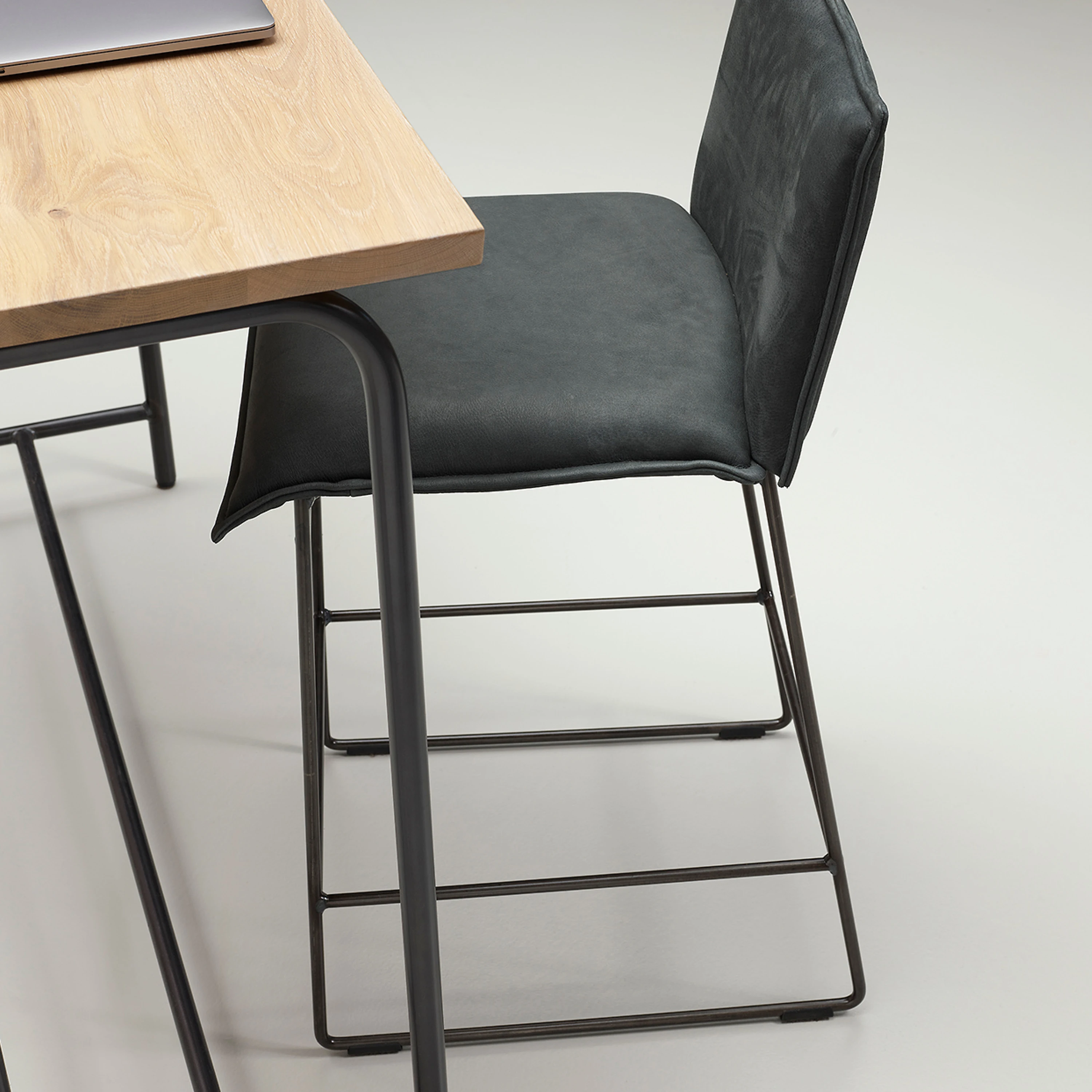 BARSTOOLS & BARBENCH