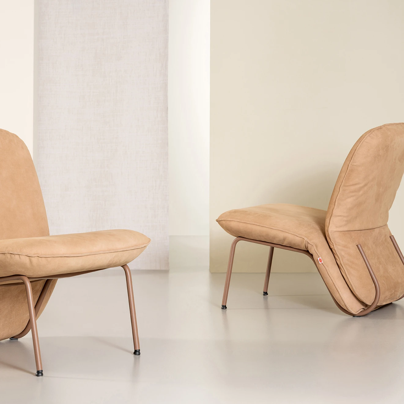 LOUNGE CHAIRS