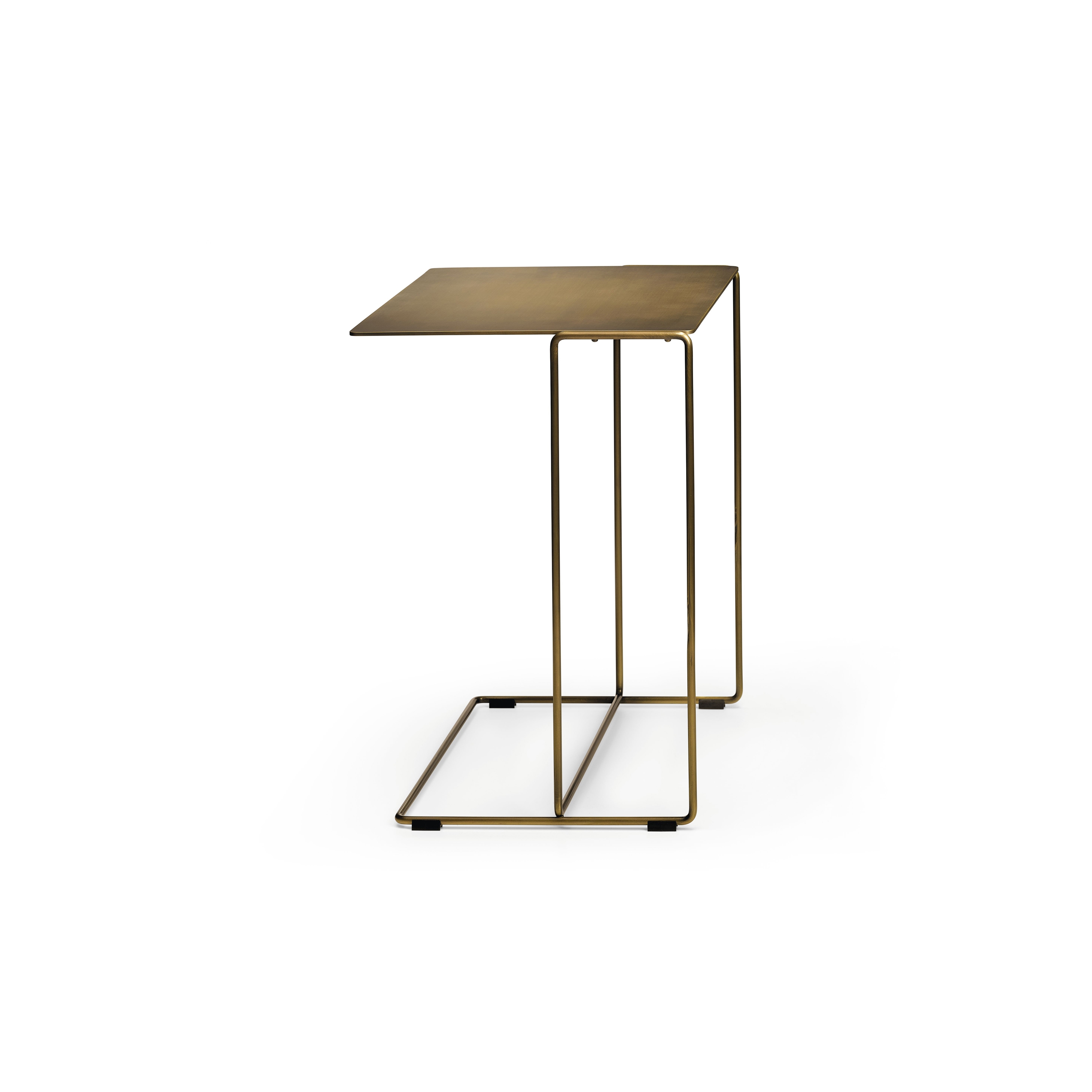 Produkt Oki Side Table des Herstellers Walter K. anzeigen