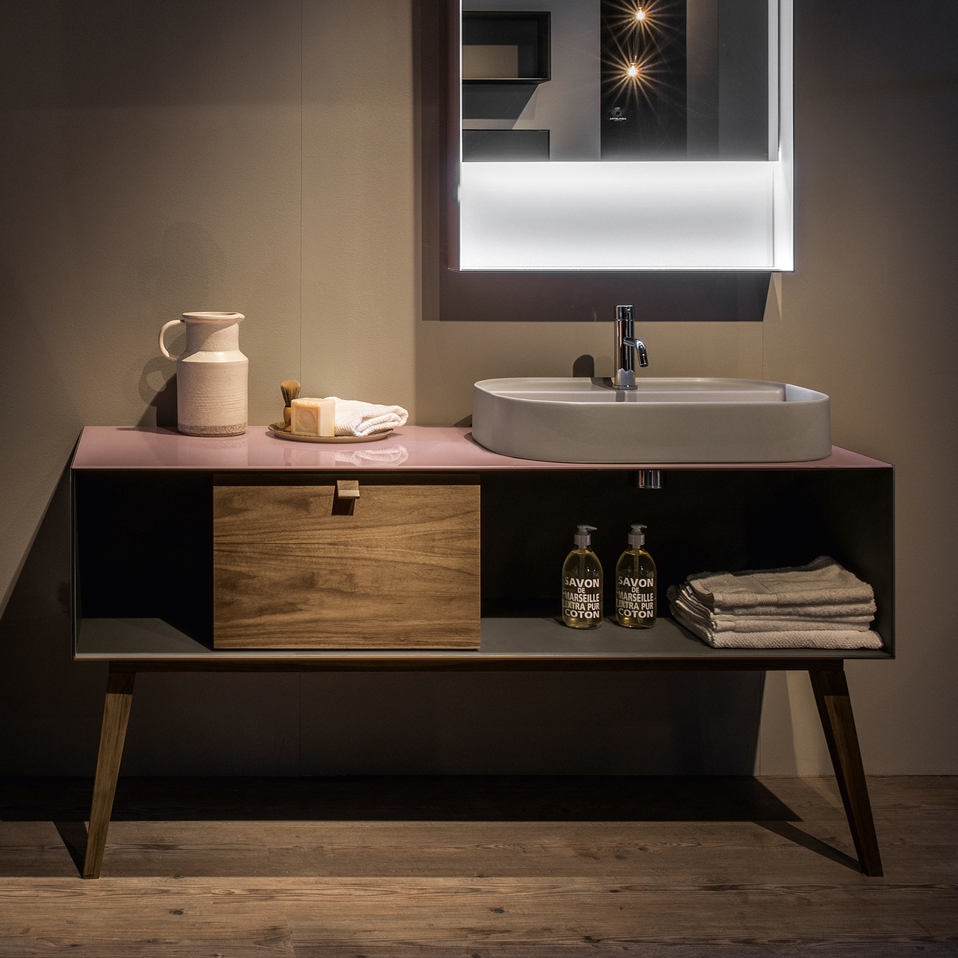 Mostrar el producto Dama AL563 furniture del fabricante Artelinea