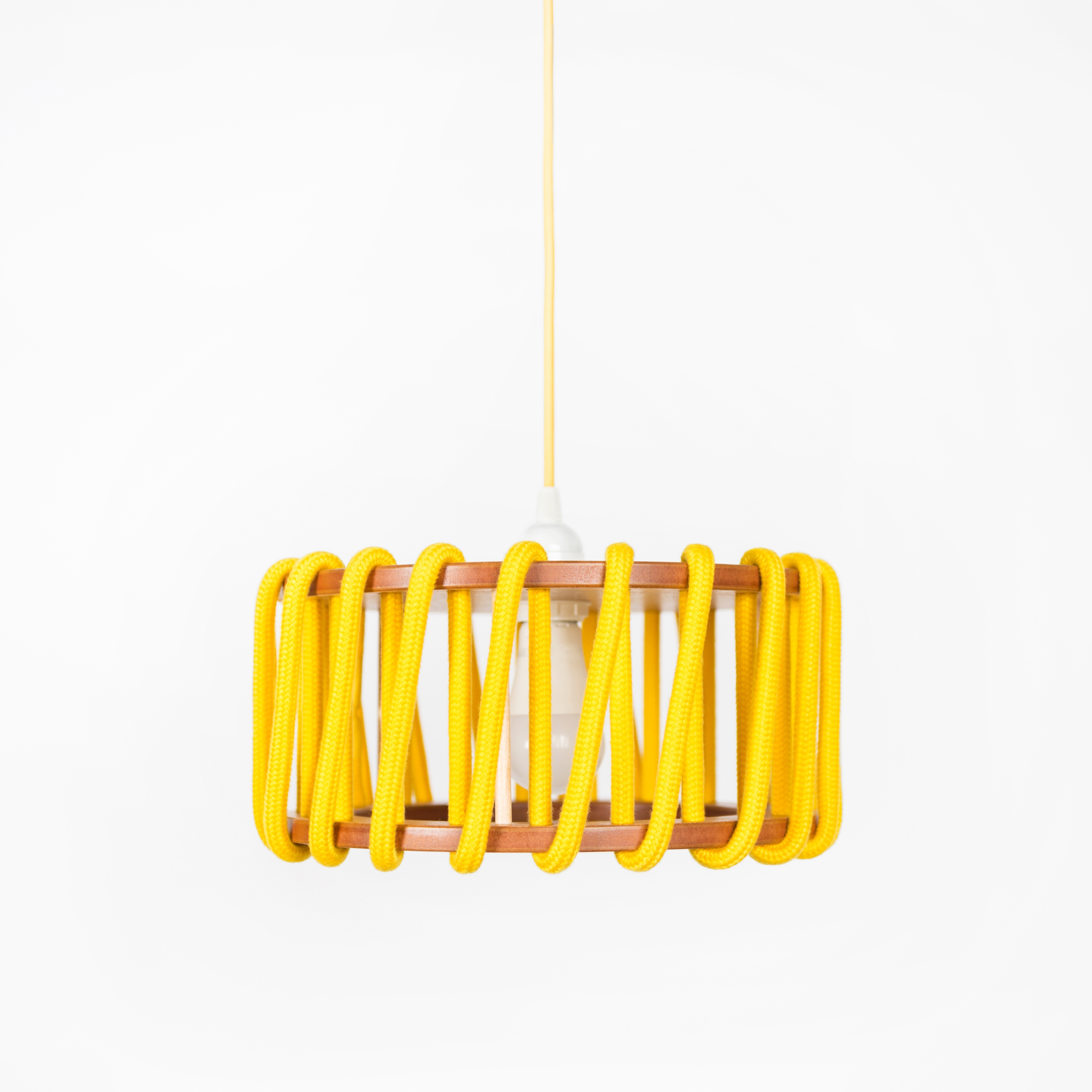 Mostra il prodotto Macaron Pendant Lamp, yellow del produttore EMKO PLACE