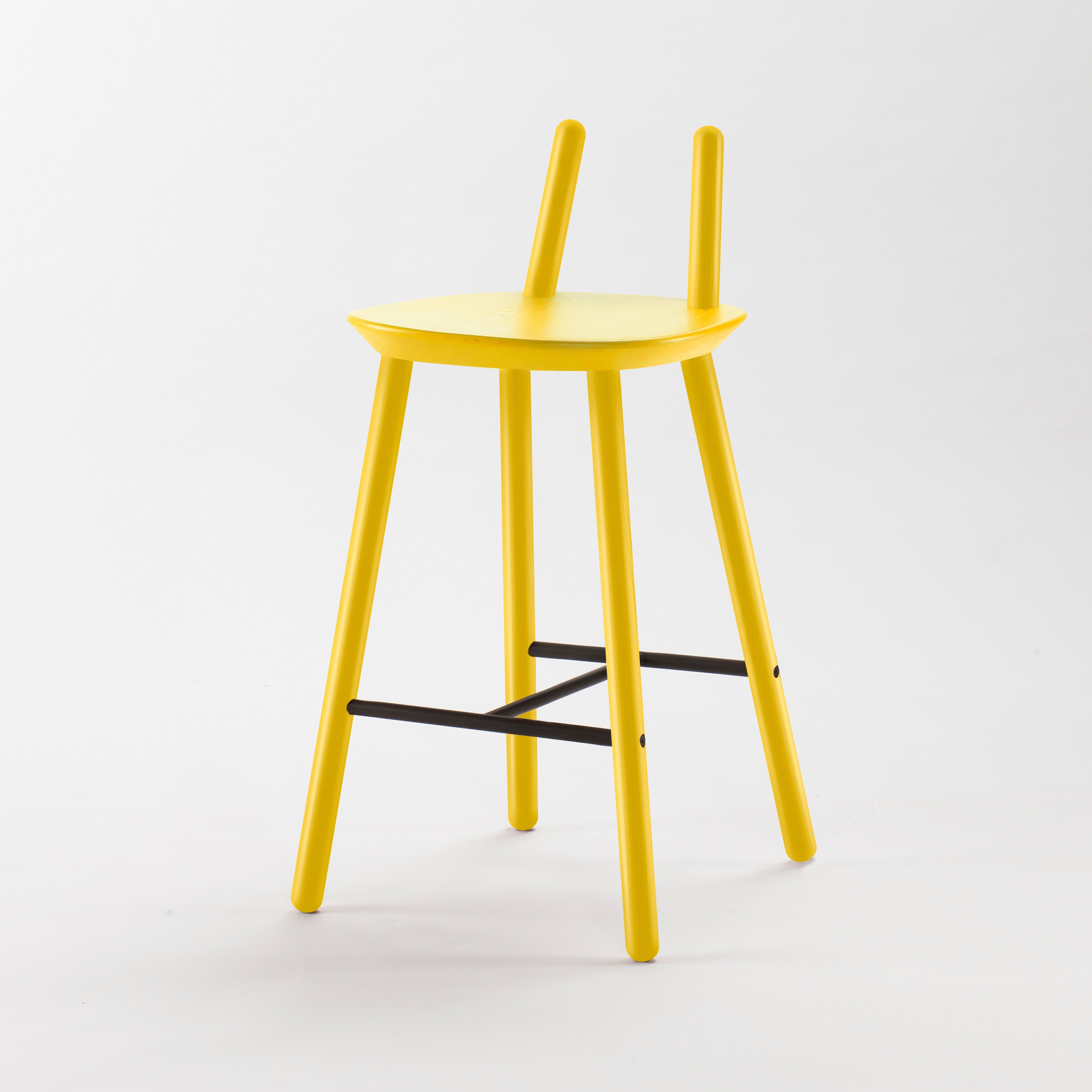 Mostra il prodotto Naïve Semi Bar Chair, yellow del produttore EMKO PLACE