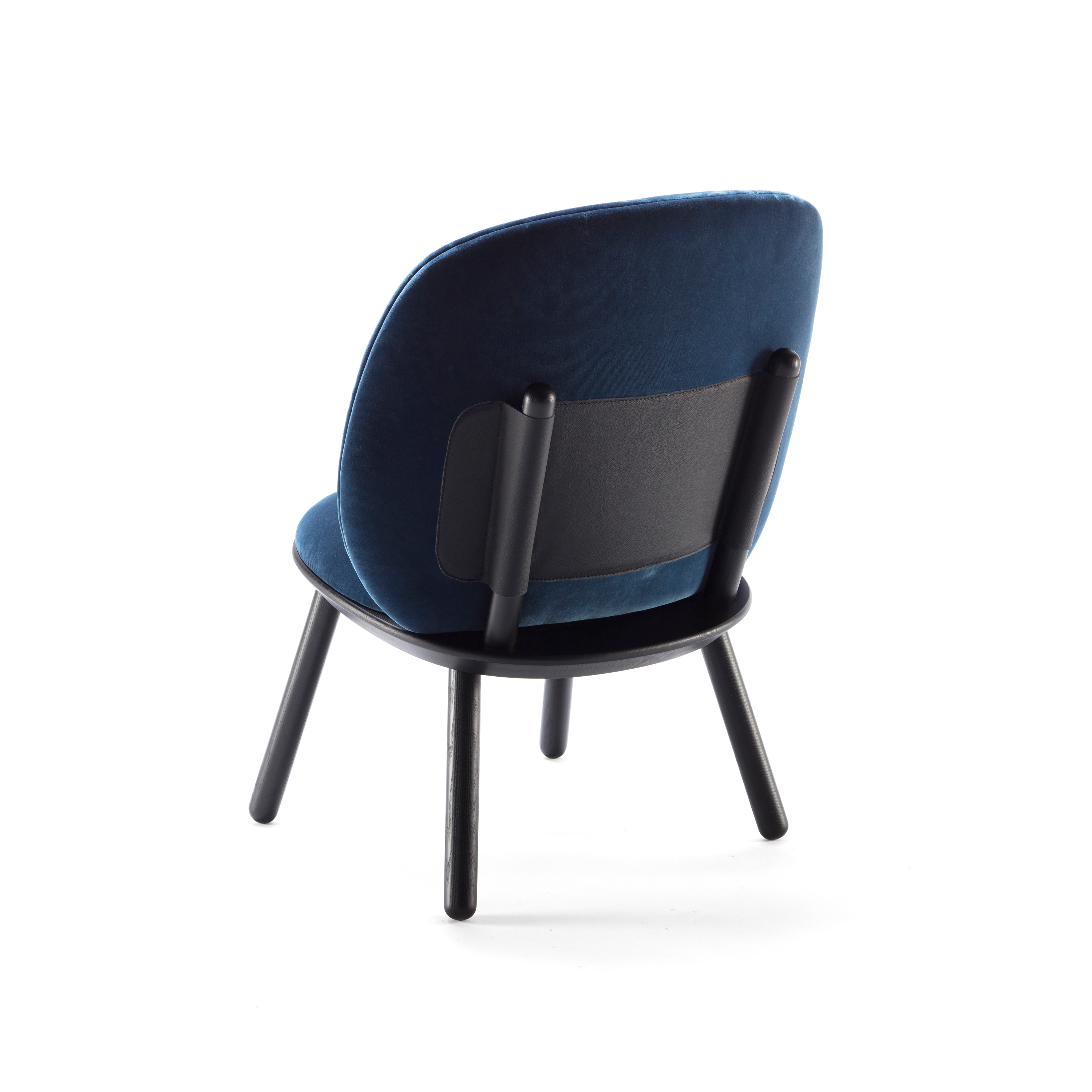 Mostra il prodotto Naïve Low chair, blue, velour del produttore EMKO PLACE