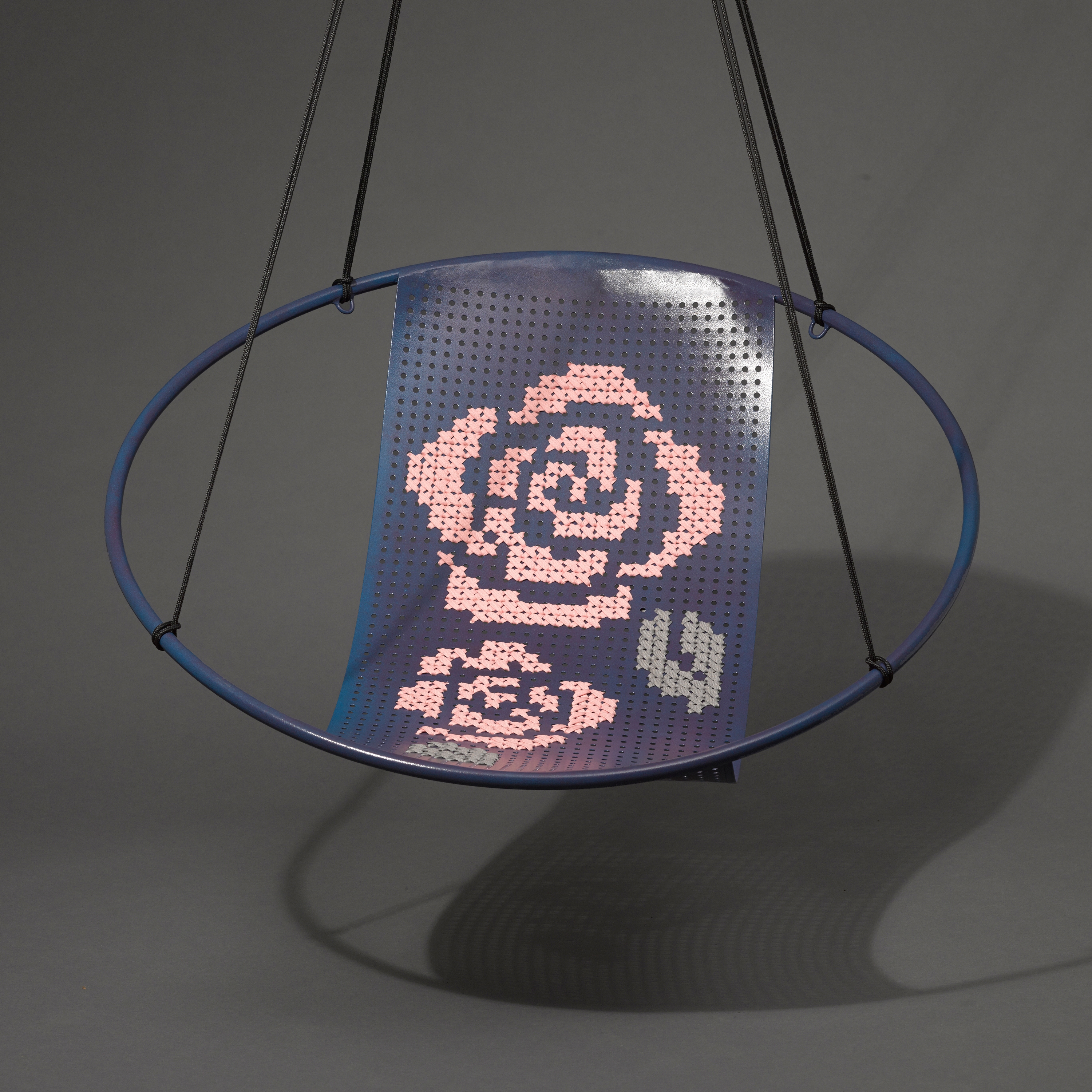 Mostra il prodotto Embroidery Hanging Chair Swing Seat ROSES del produttore Studio Stirling