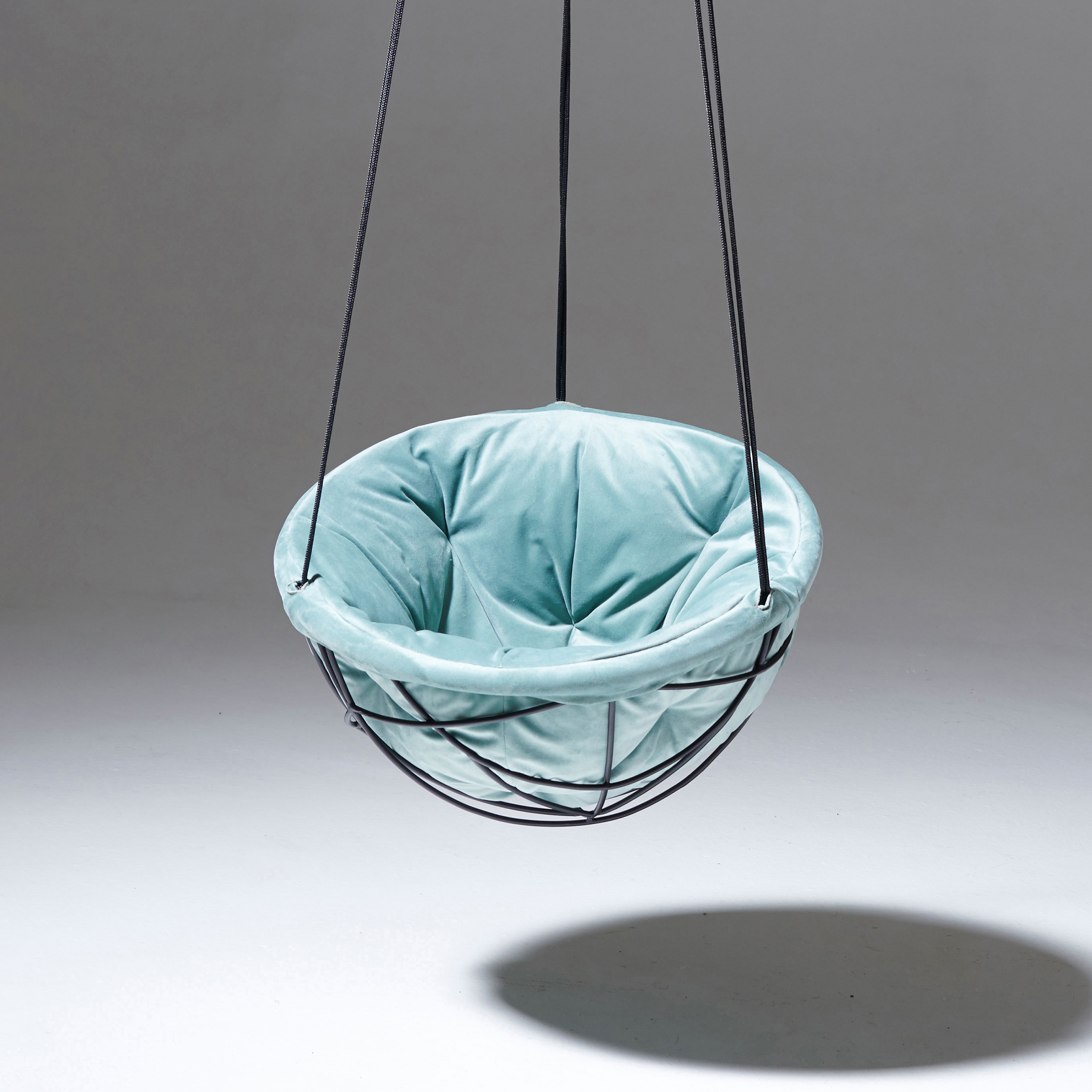 Produkt Furry Friends Pet Bed - Hanging Basket & stand des Herstellers Studio Stirling anzeigen