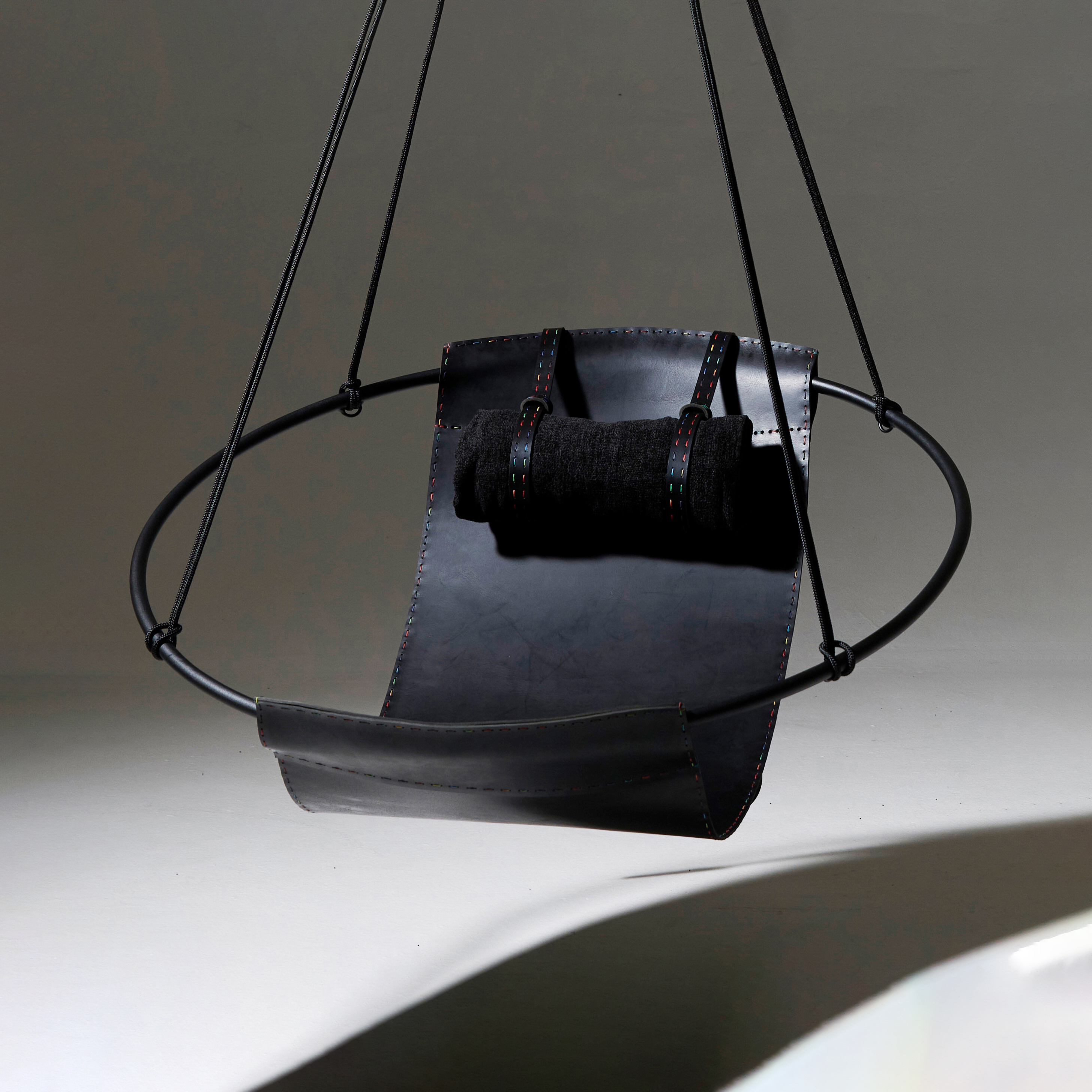 Produkt Sling Hanging Chair - Pride des Herstellers Studio Stirling anzeigen