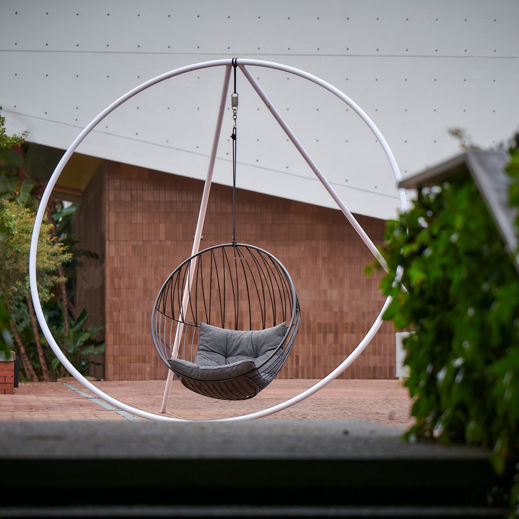 Display product Full CIrcle Stand from manufacturer Studio Stirling