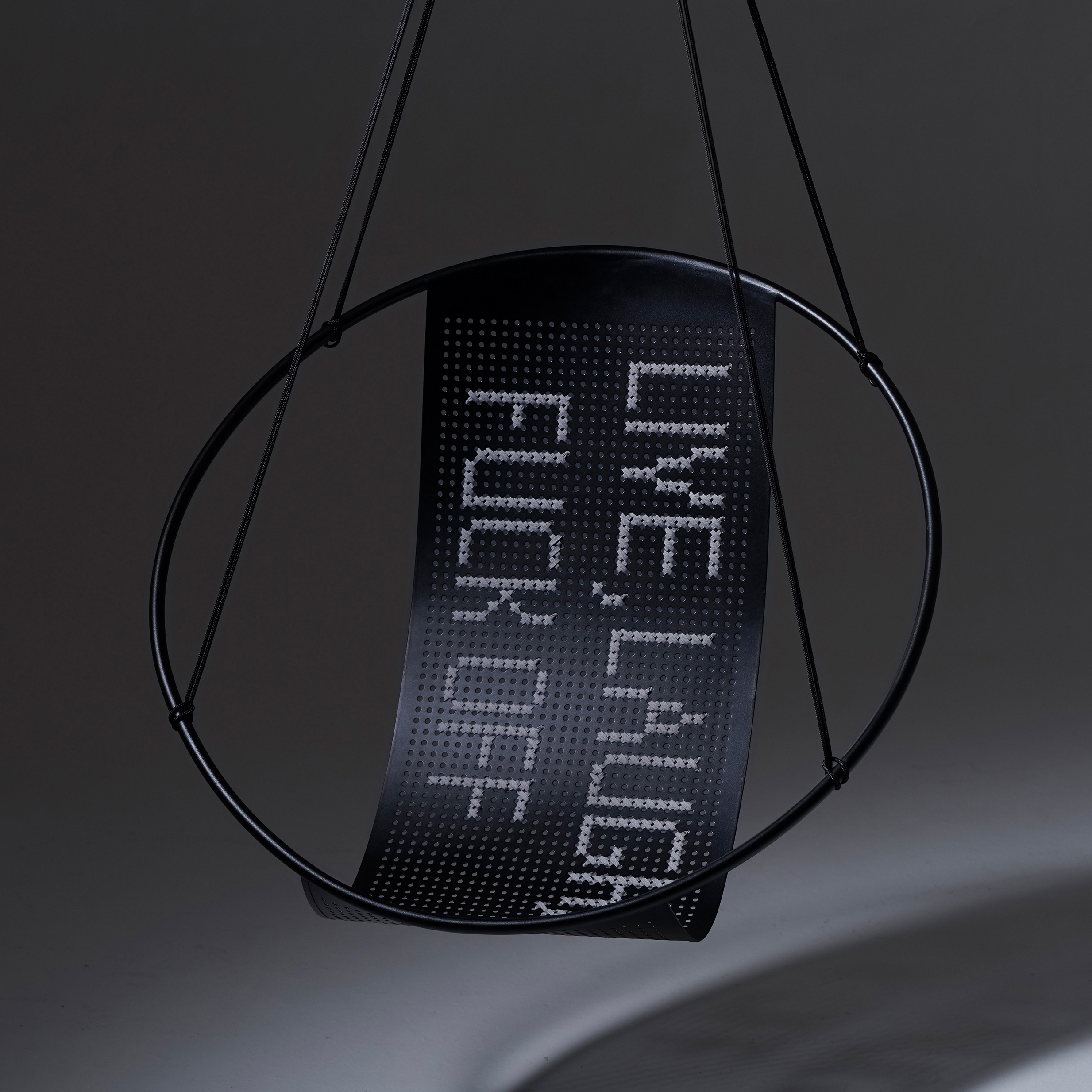 Produkt Embroidery Hanging Chair Swing Seat Grey WORDS des Herstellers Studio Stirling anzeigen