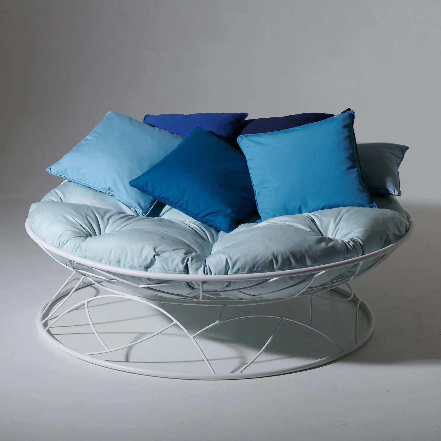 Studio Stirling - Big Basket Lounger on Base Stand with blue cushions