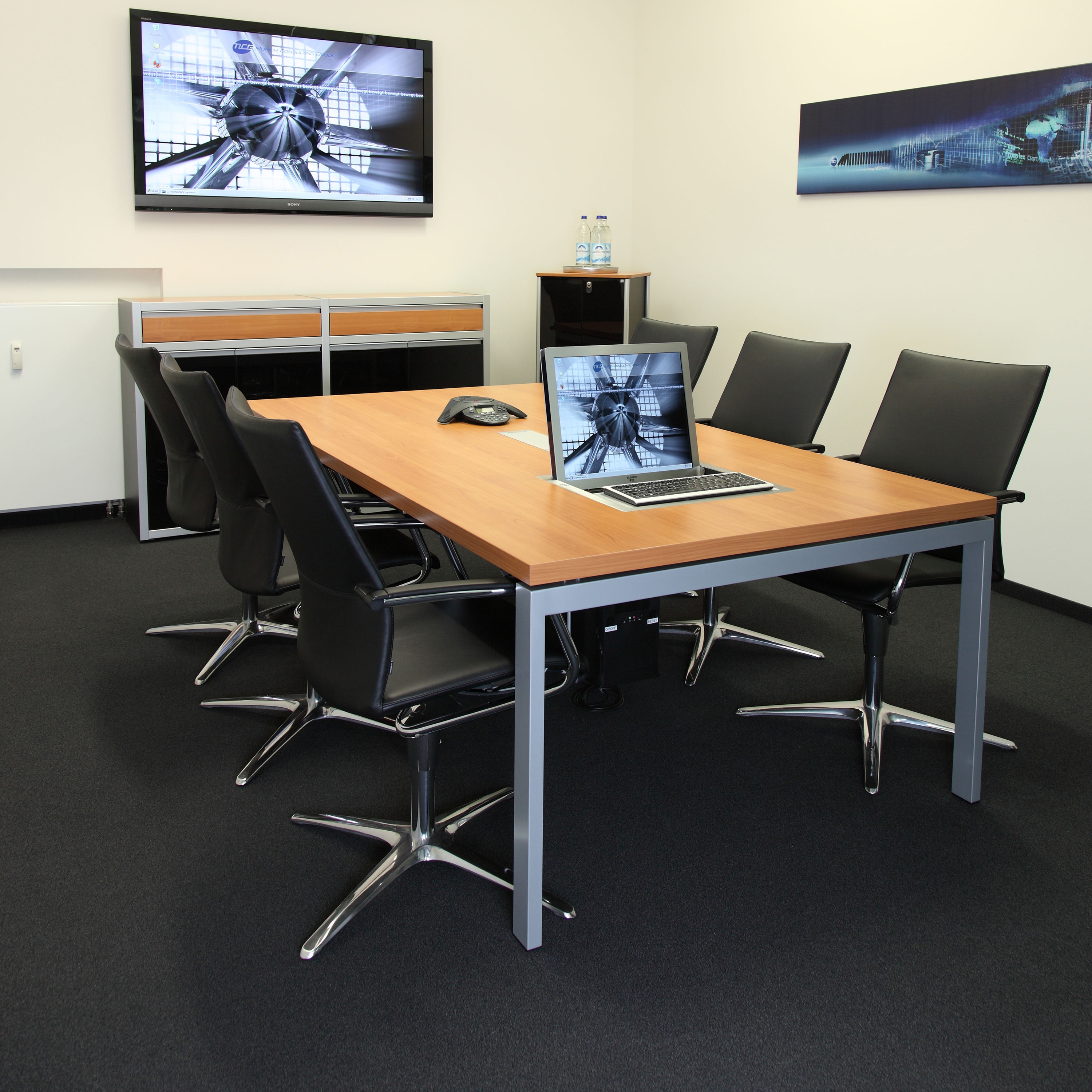 Display product pinatec Konferenz from manufacturer gumpo