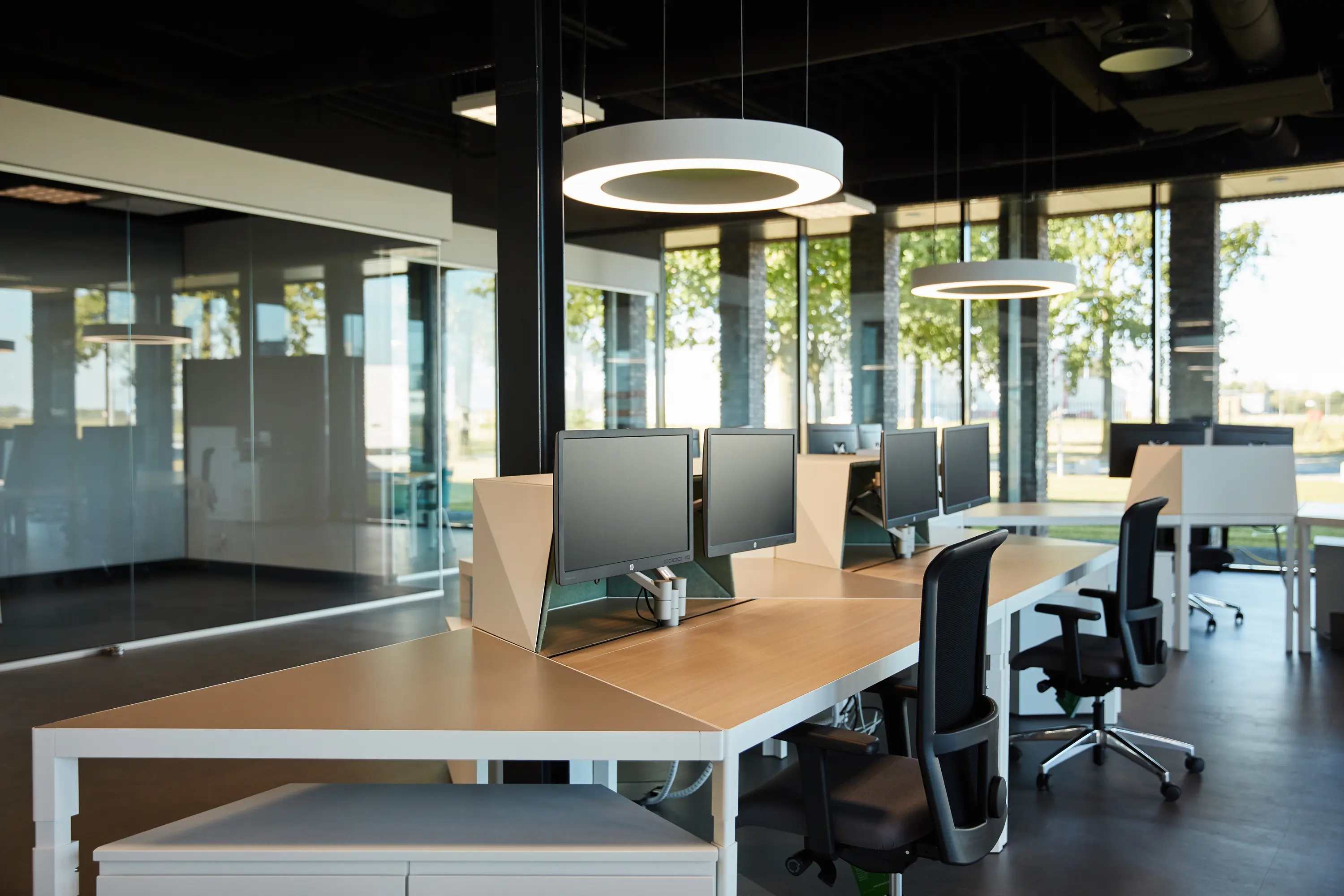 Lande - Trigon Workplace System