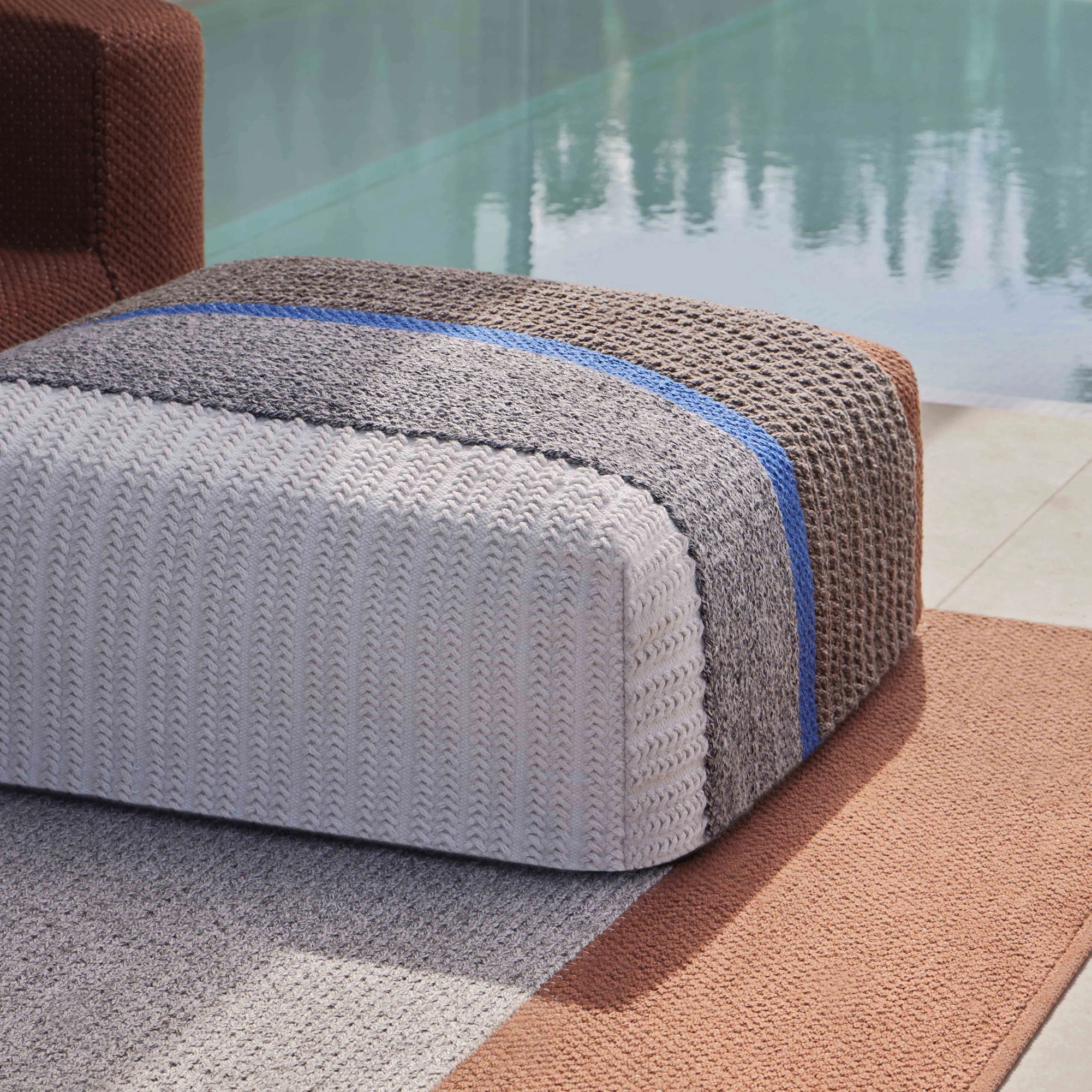 POUFS