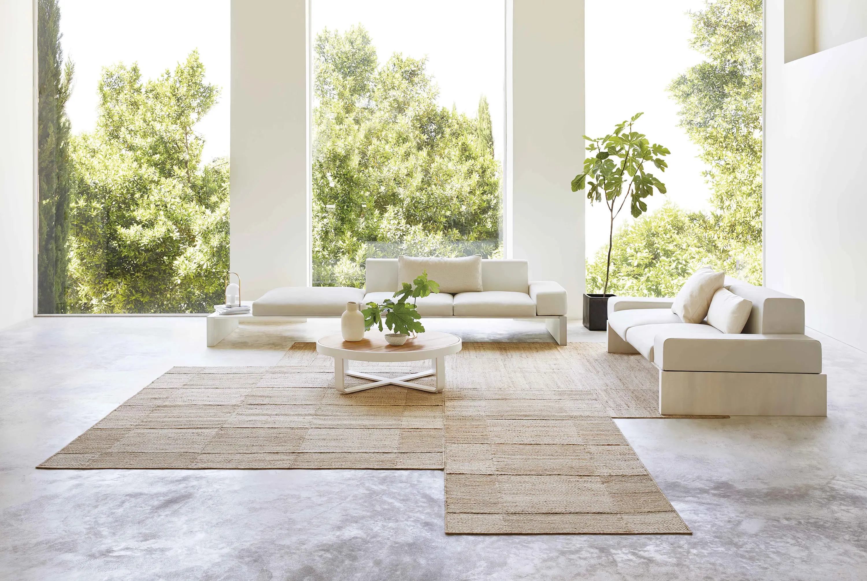 GAN - Roots Single Stool 03