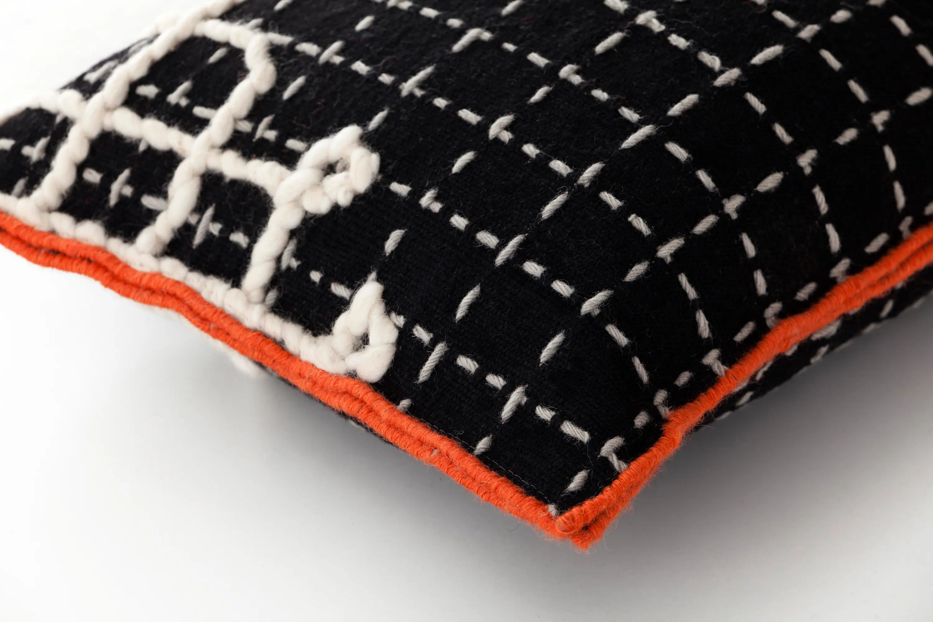 GAN - Bandas Cushion D Black 7
