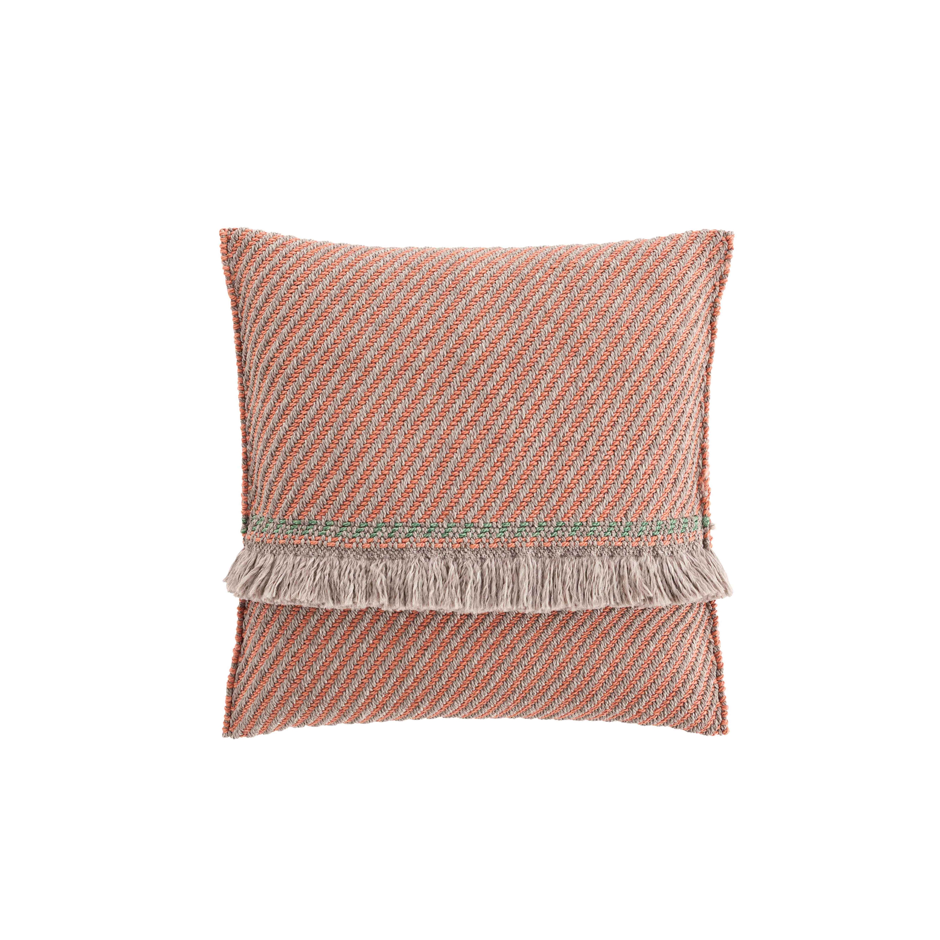 Mostra il prodotto Garden Layers Big Cushion Diagonal almond-peach del produttore GAN