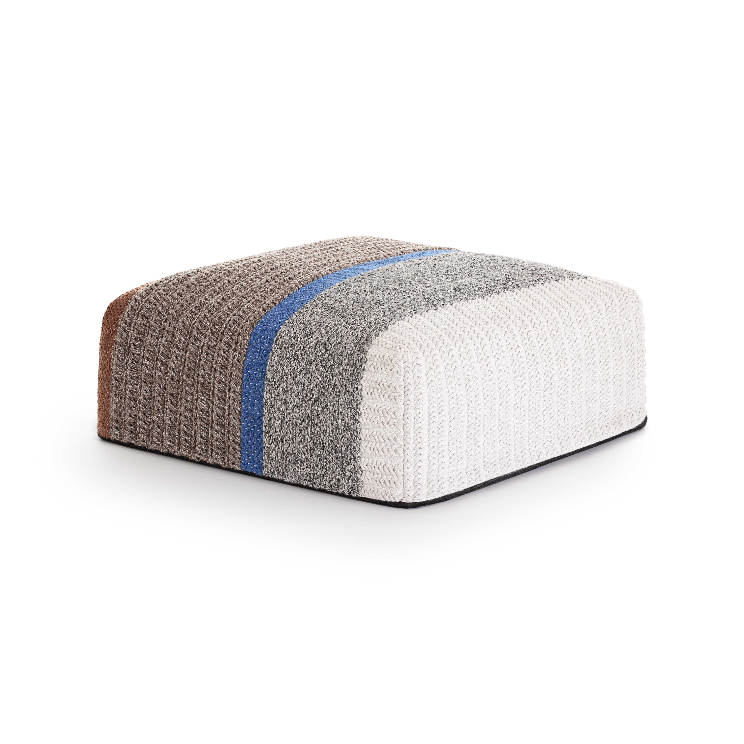 Produkt Mangas Outdoor Pouf Multicolour des Herstellers GAN anzeigen