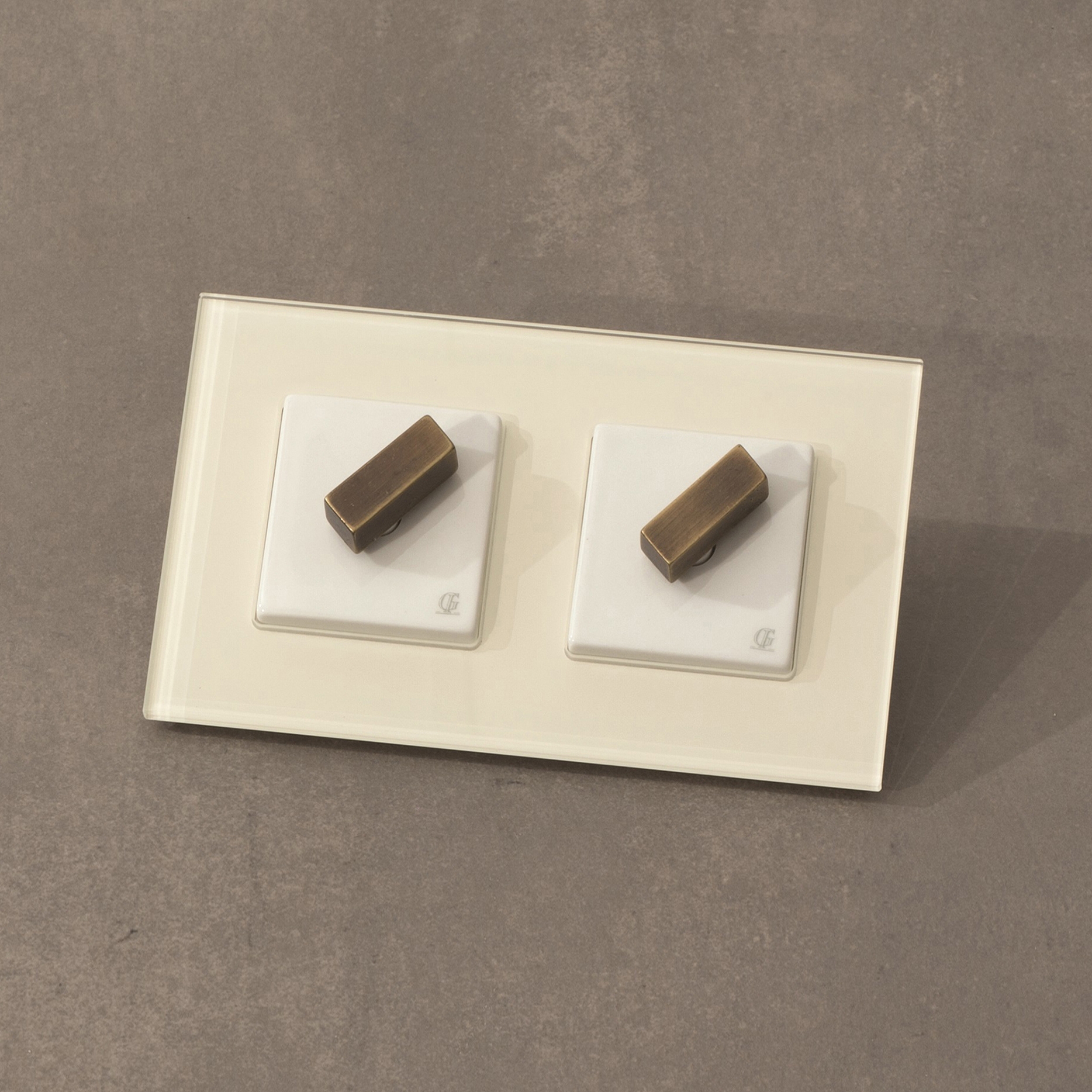 Produkt Arreda square⎟double switch des Herstellers Gi Gambarelli anzeigen