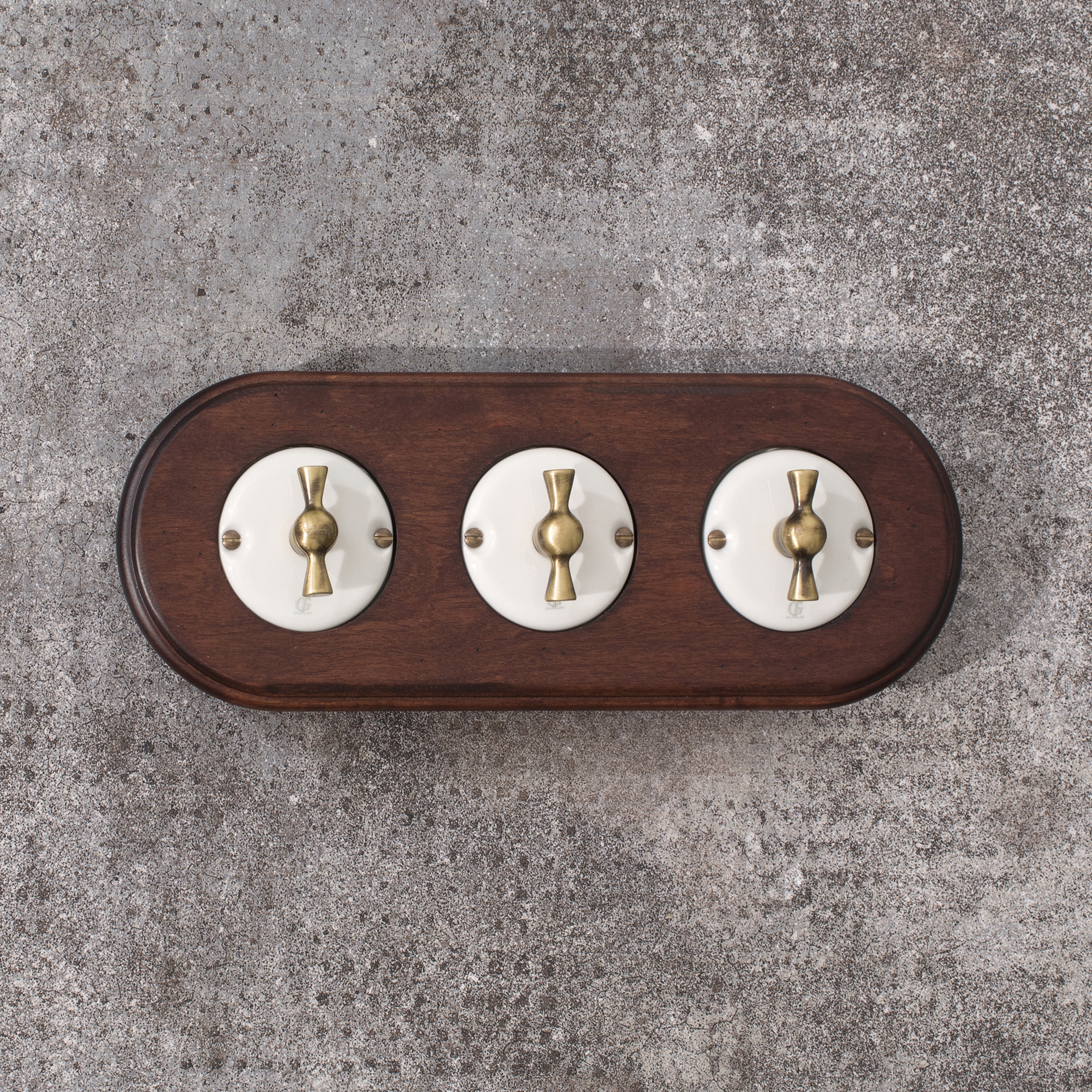 Produkt Arreda round⎟double switch des Herstellers Gi Gambarelli anzeigen