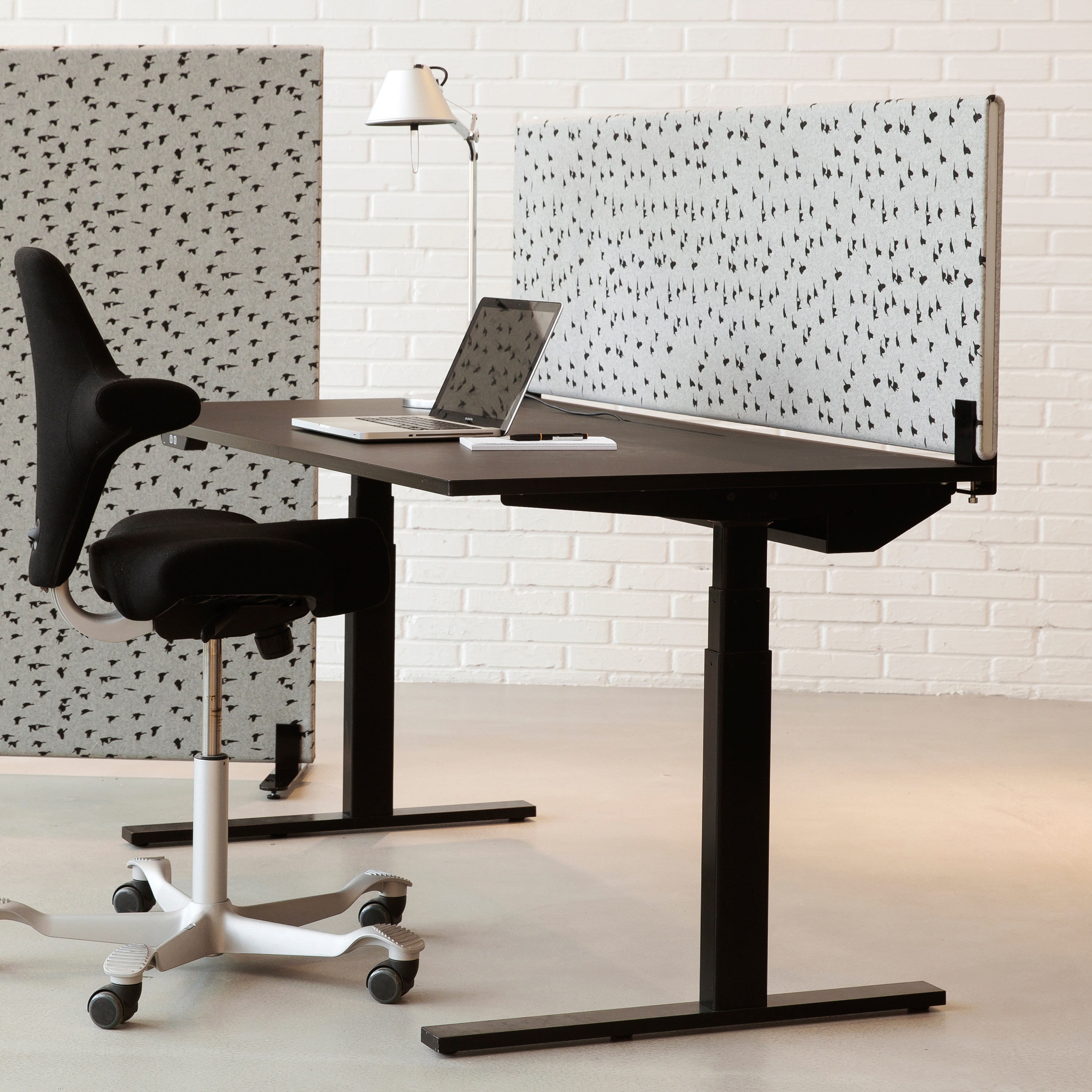 Display product Kurage Table Screen System 30 | Rounded | Aquatic Crane from manufacturer Kurage