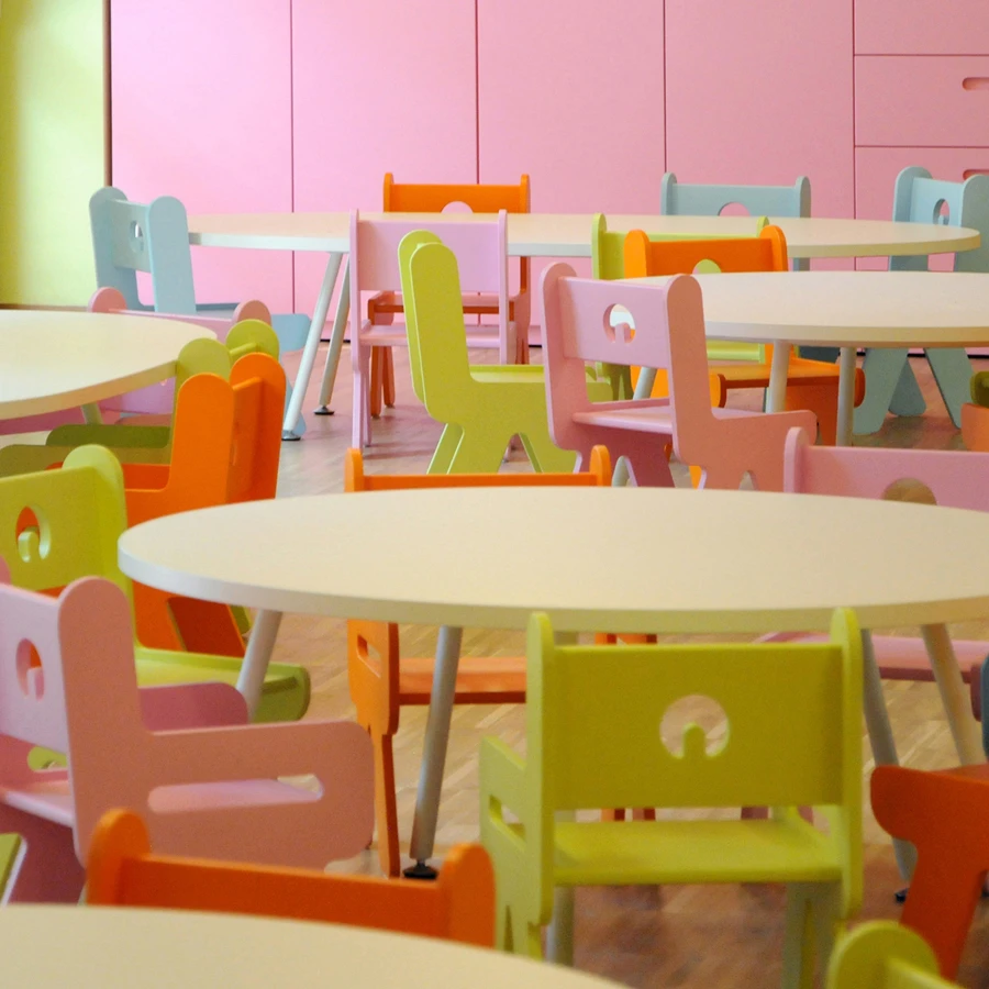 PLAY+ SOLID | TABLES AND CHAIRS