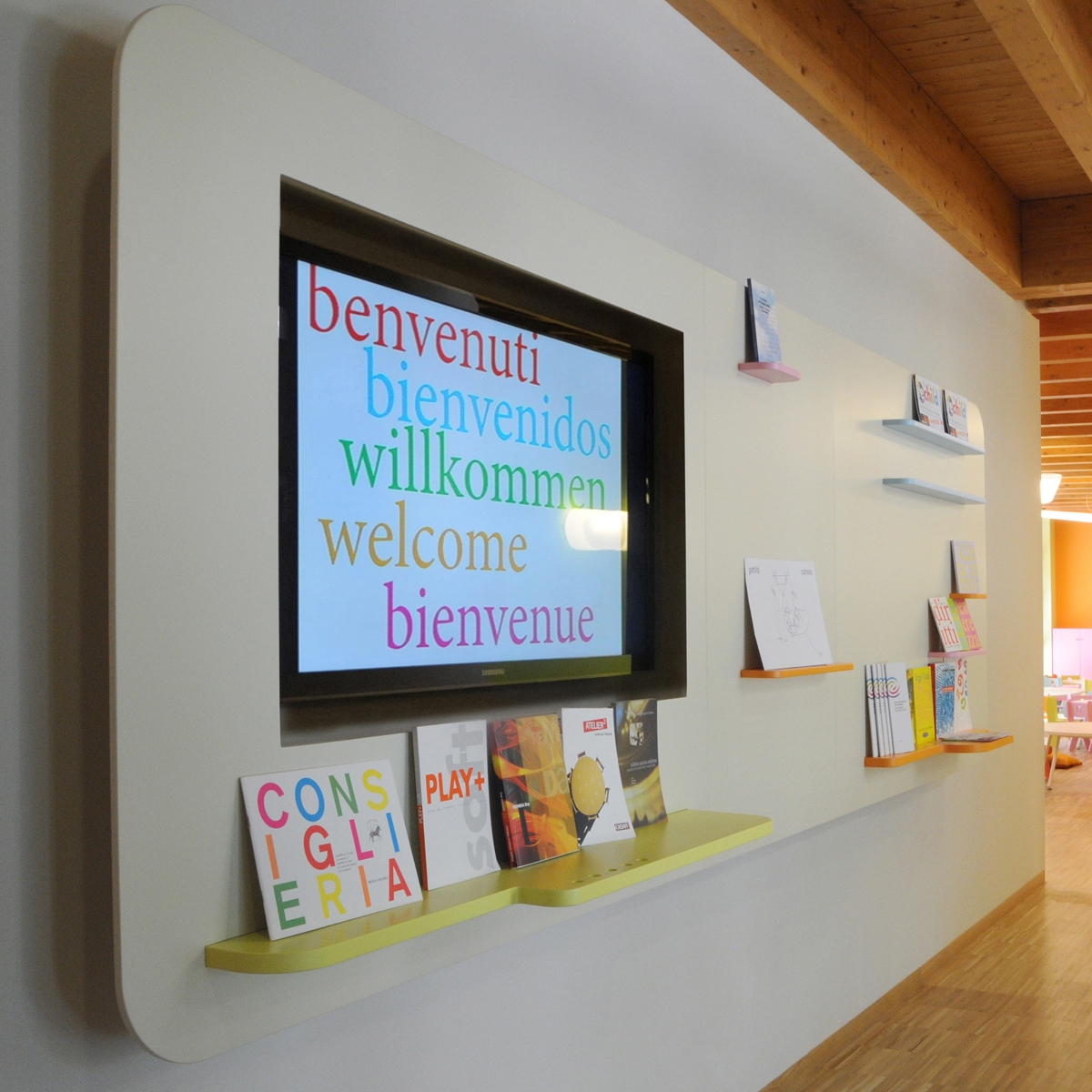 Display product Panel from manufacturer PLAY+