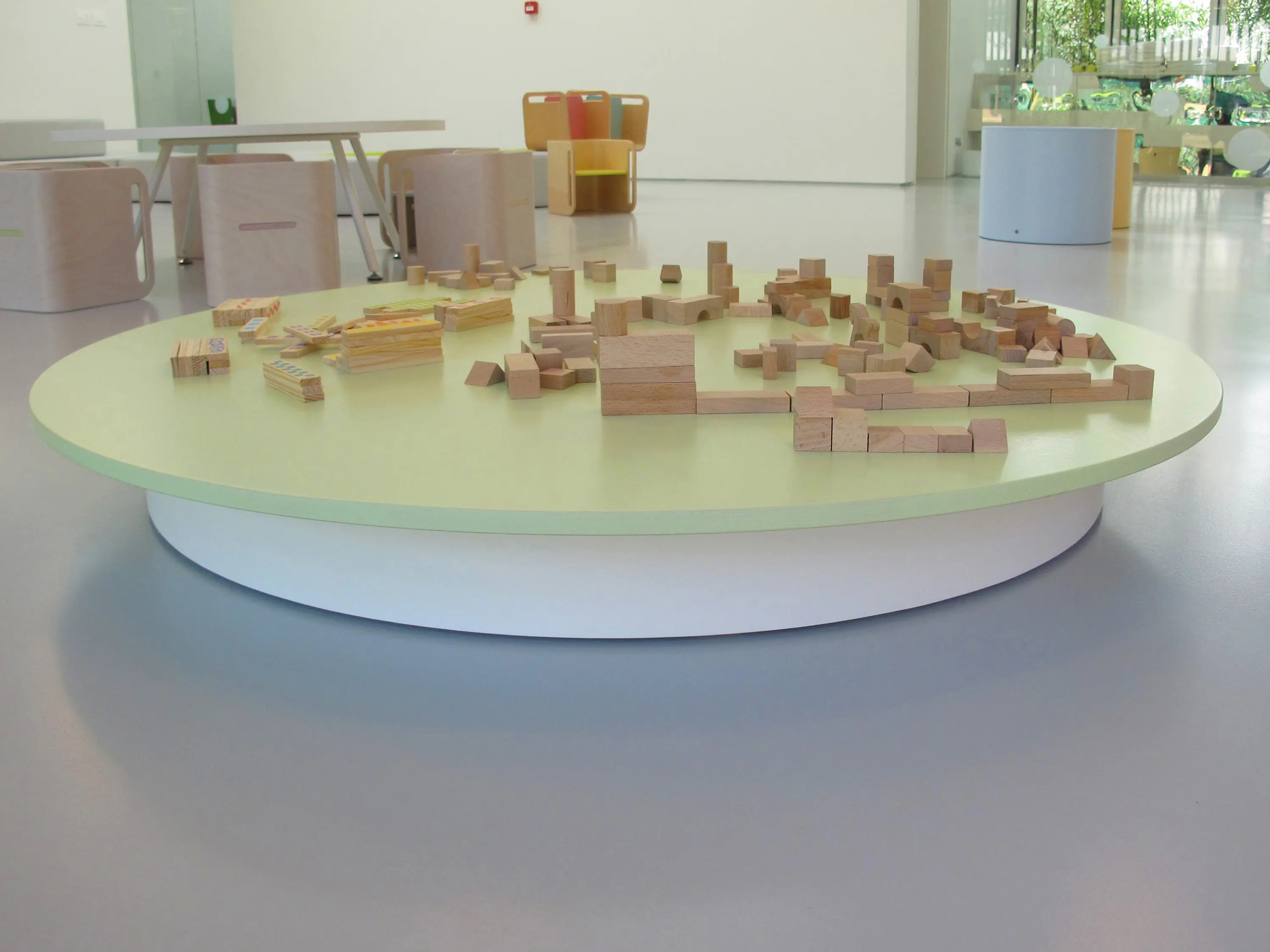 PLAY+ - Round construction game