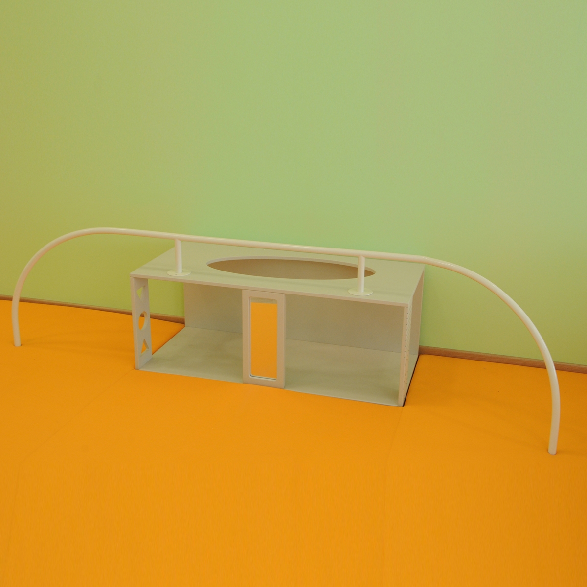 Display product First steps from manufacturer PLAY+
