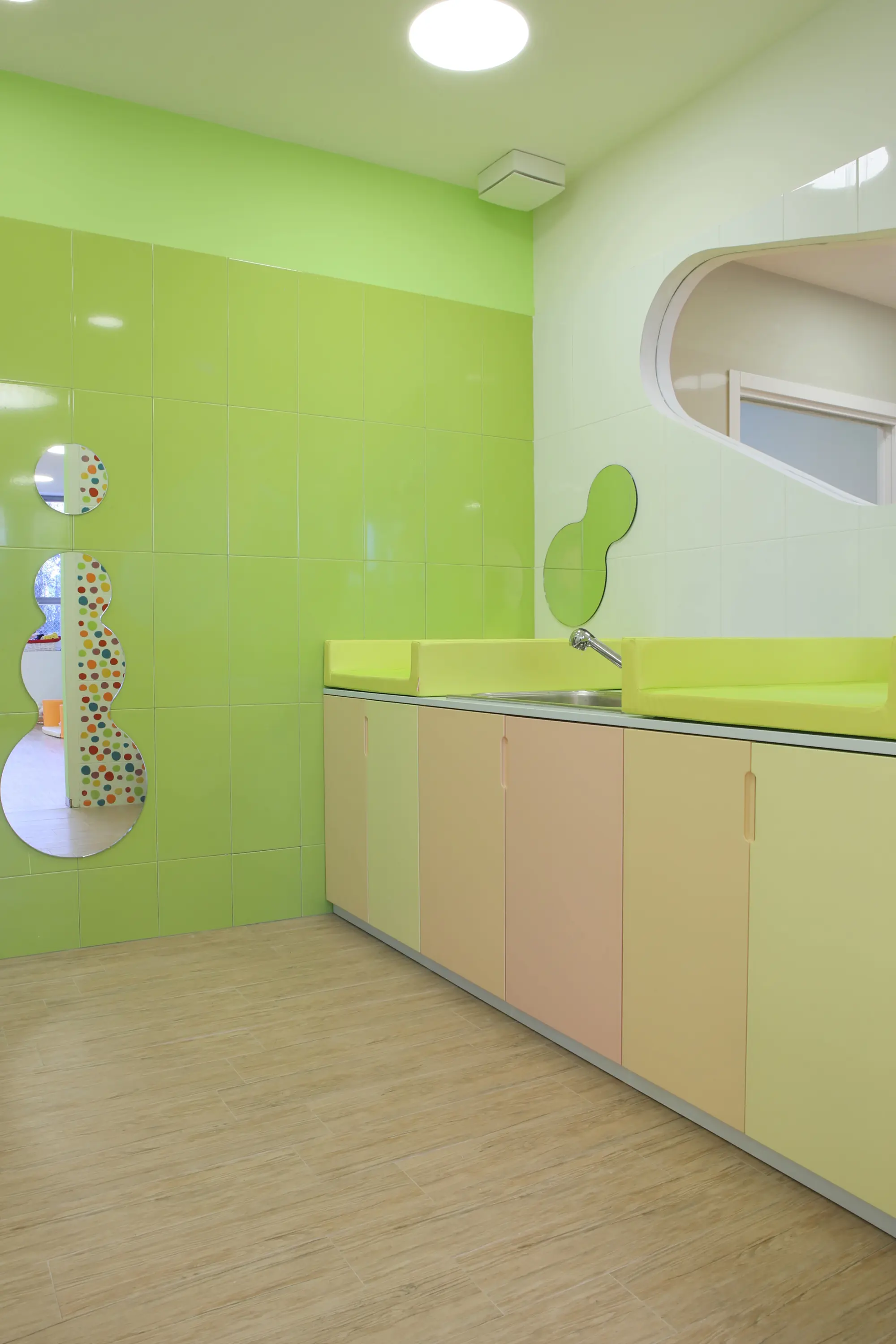 PLAY+ - Changing table