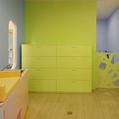 Display product Changing closet from manufacturer PLAY+
