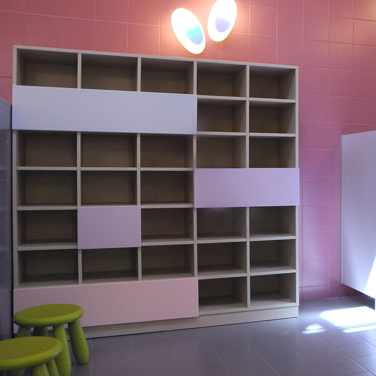 Display product Changing closet from manufacturer PLAY+