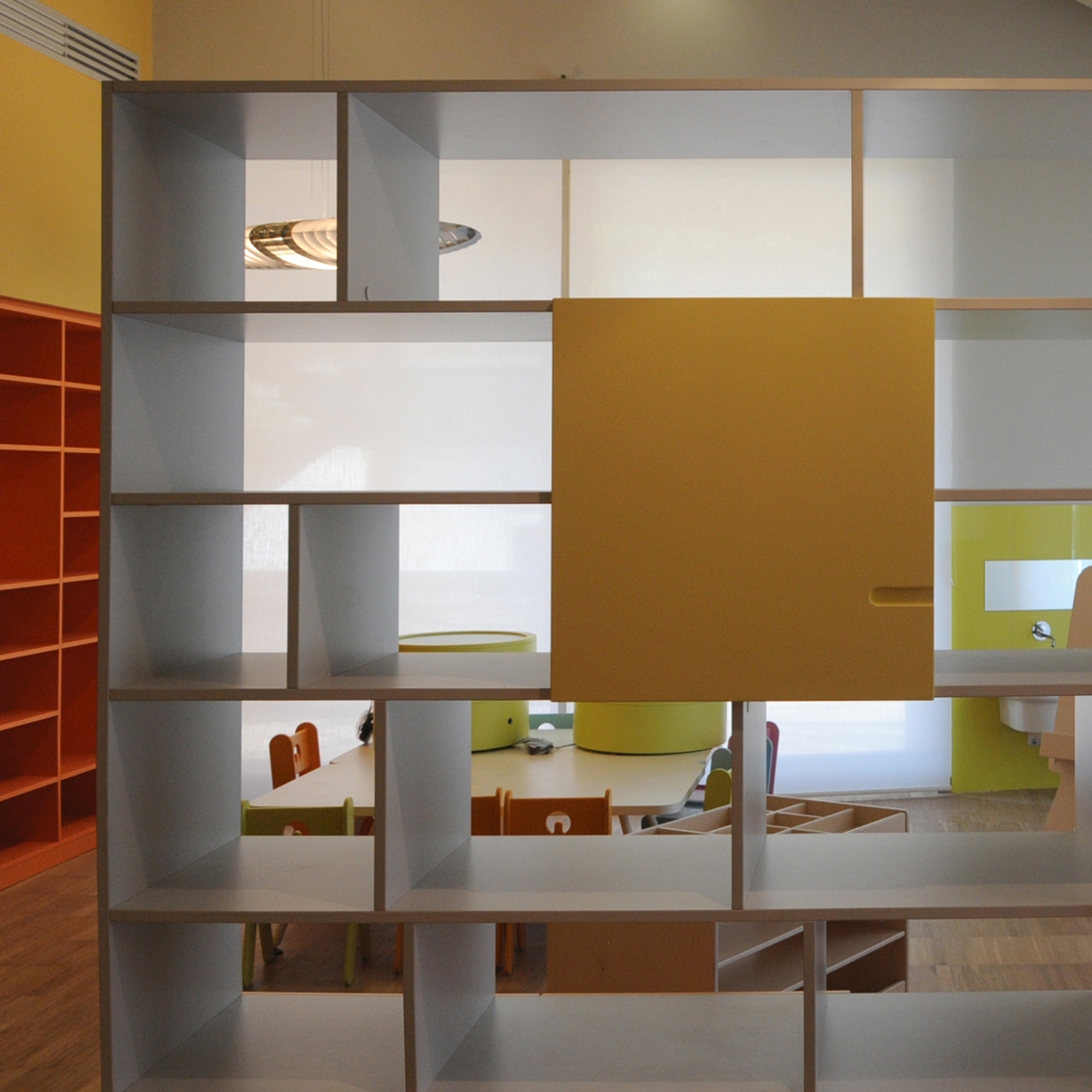 Produkt Bifacial "in linea" bookshelf des Herstellers PLAY+ anzeigen