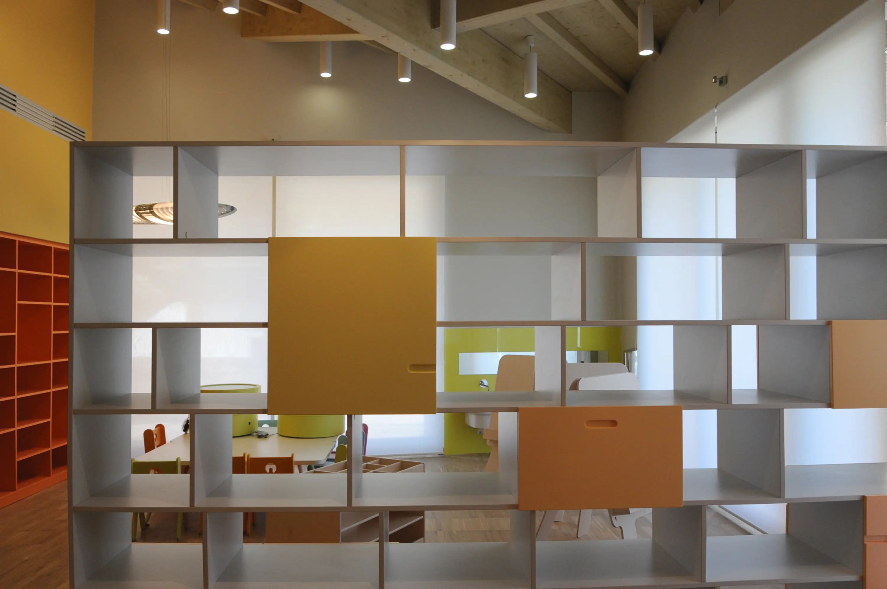 PLAY+ - Bifacial "in linea" bookshelf