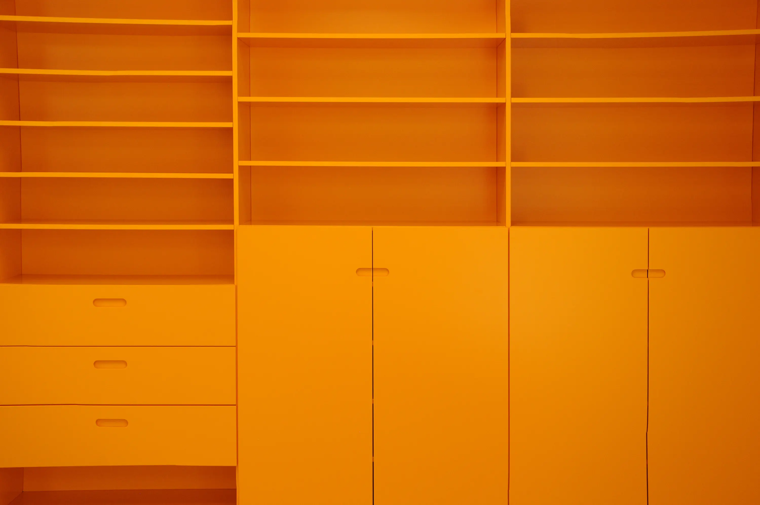 PLAY+ - Classrooms "in linea" bookshelf