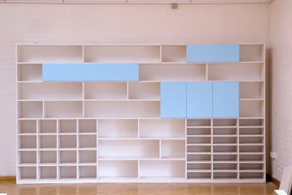 PLAY+ - Classrooms "in linea" bookshelf