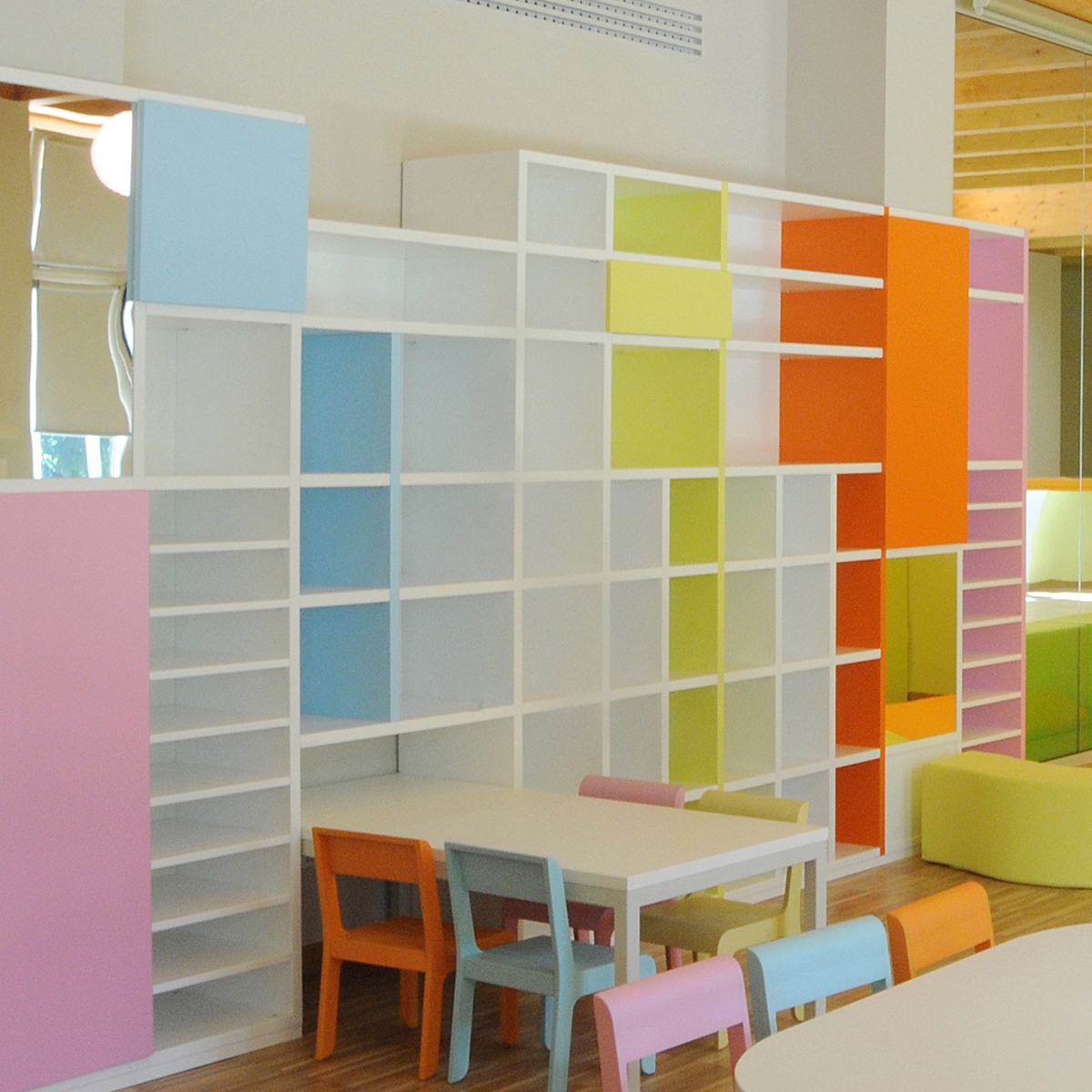Mostra il prodotto Libreria in linea sezioni del produttore PLAY+