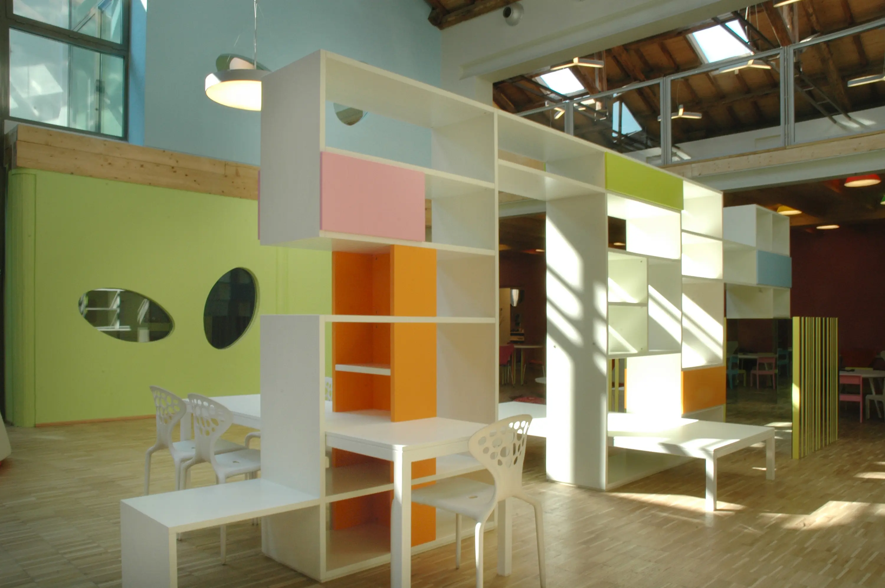 PLAY+ - Piazza "in linea" bookshelf