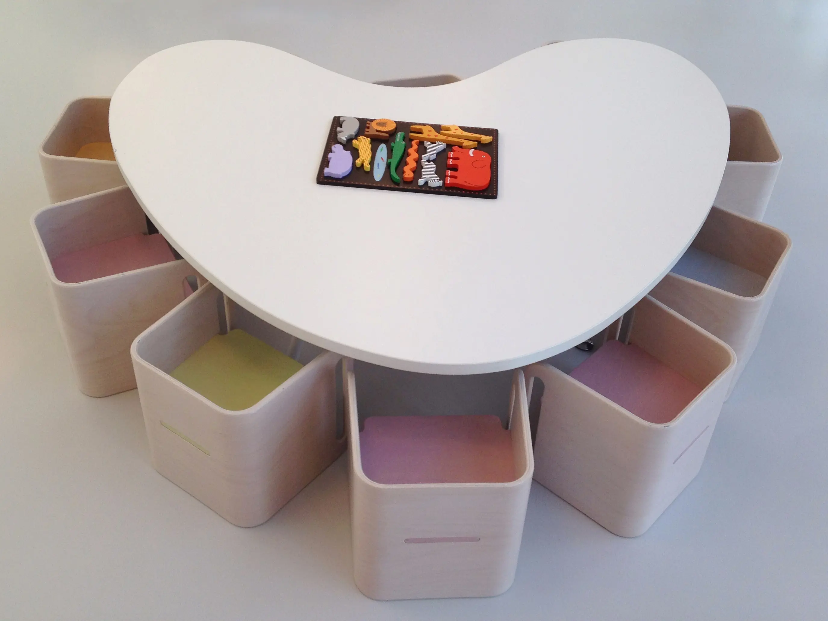 PLAY+ - Table heart shape top