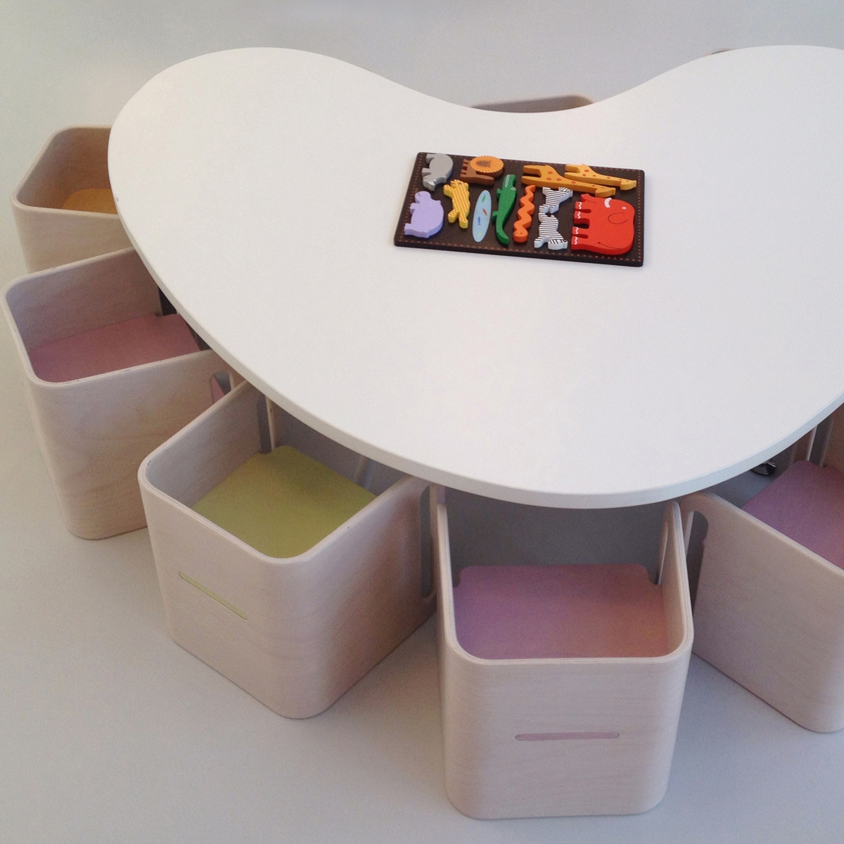 Mostra il prodotto Tavolo piano a cuore del produttore PLAY+