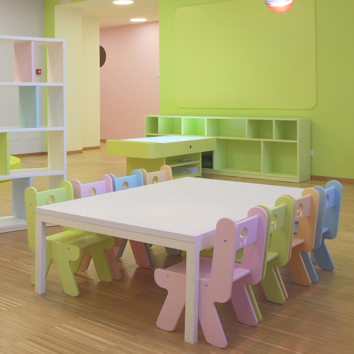 Display product Table rectangular top from manufacturer PLAY+