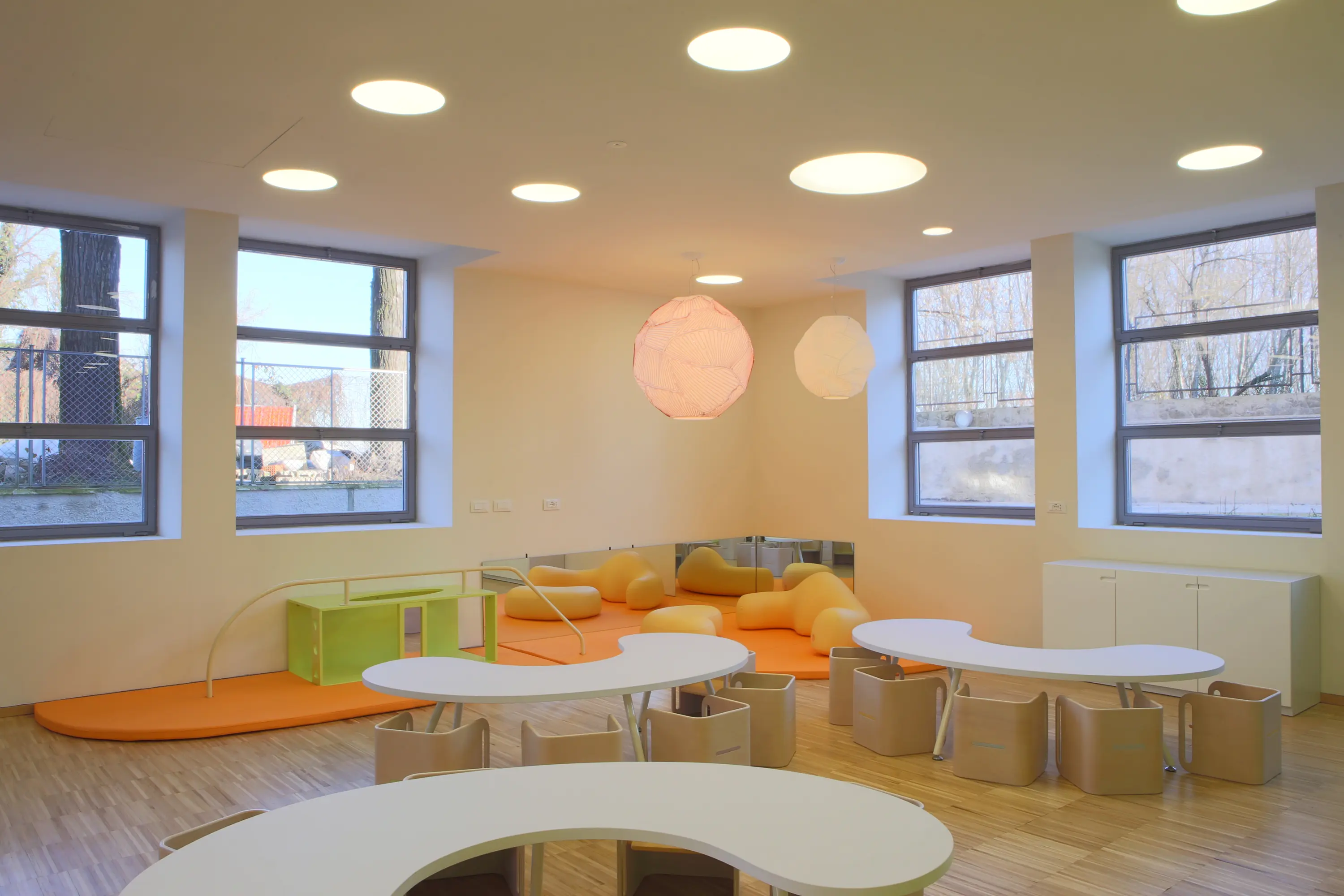 PLAY+ - Feeding table