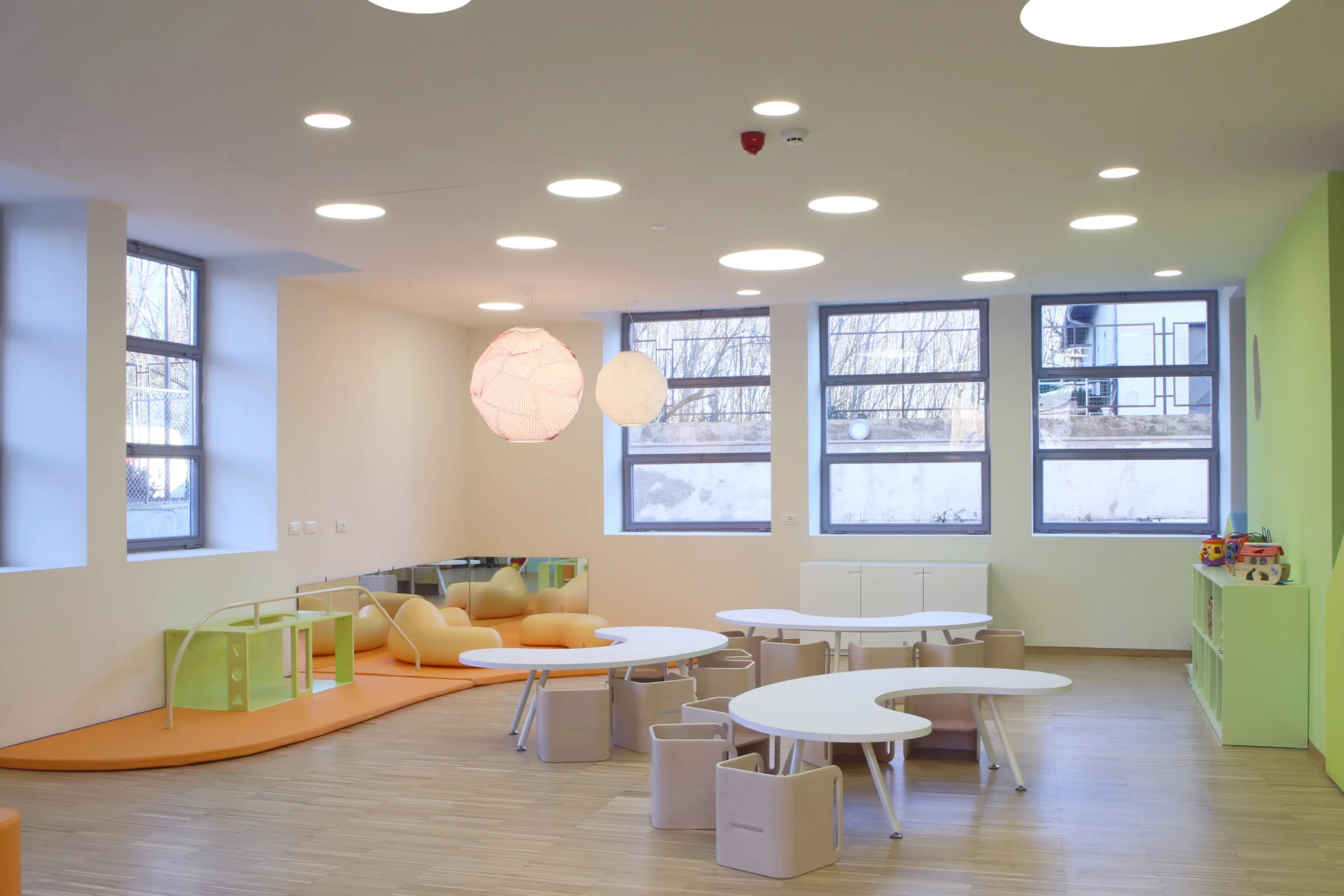 PLAY+ - Feeding table