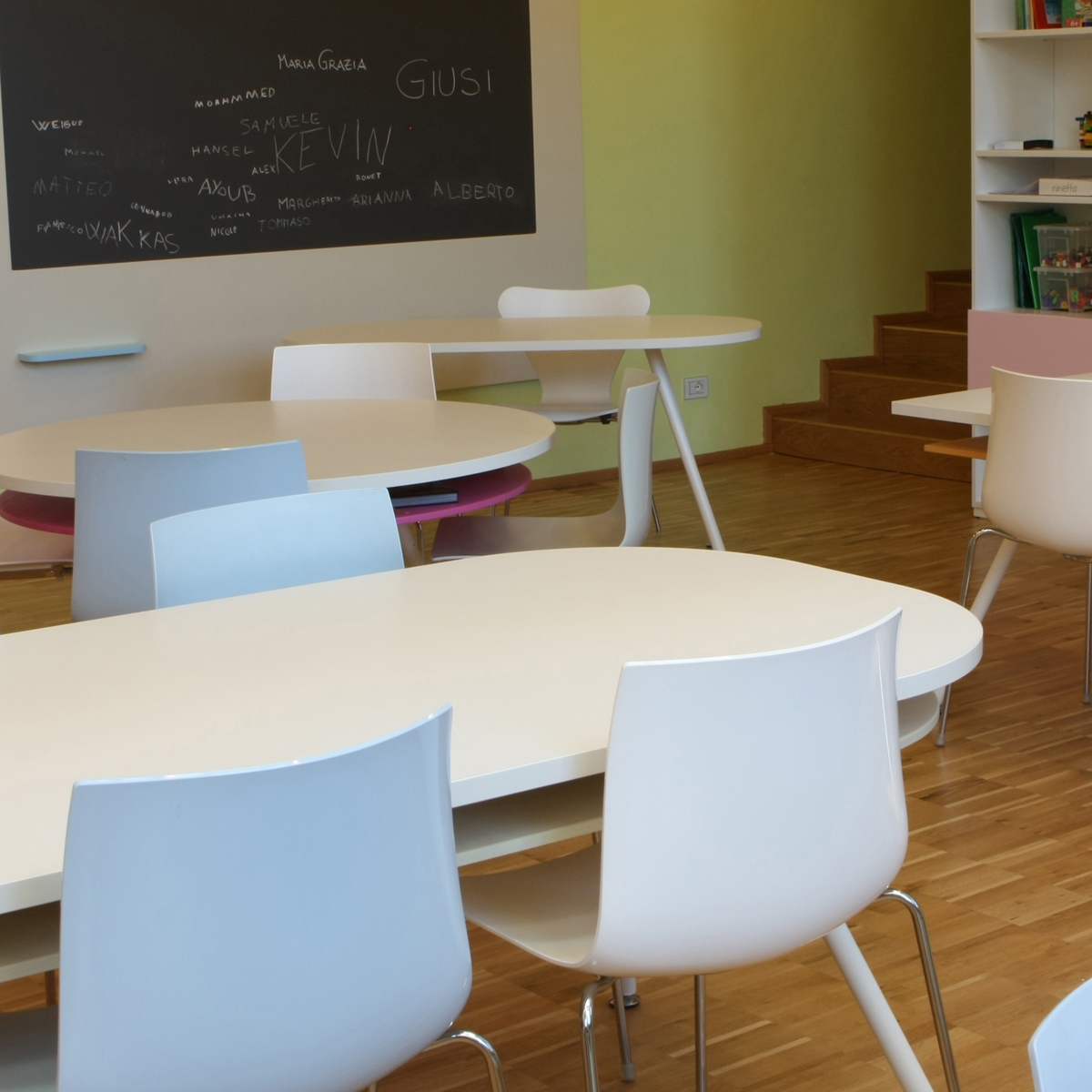 Display product Table rectangular top from manufacturer PLAY+