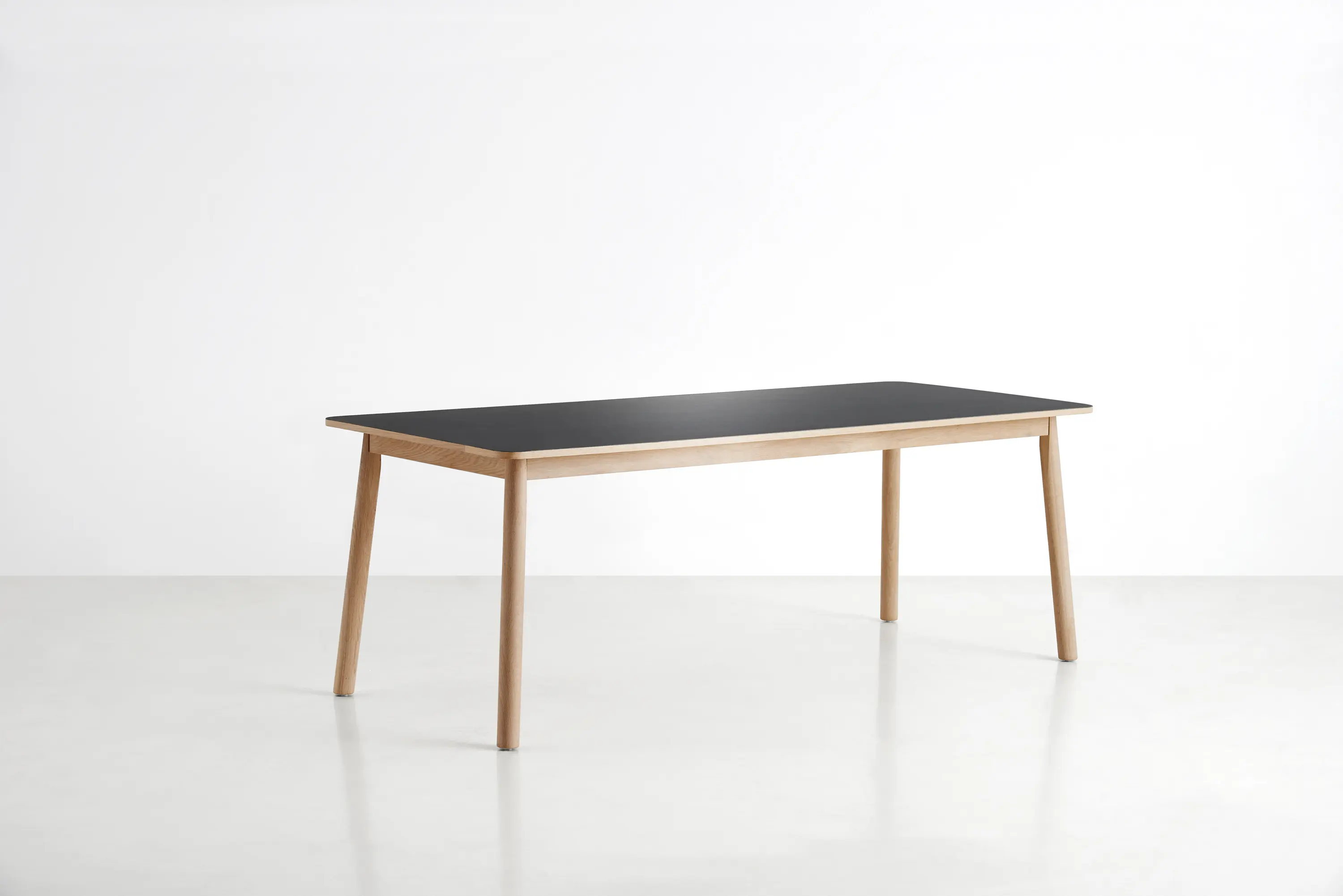 WOUD - Pause Dining Table