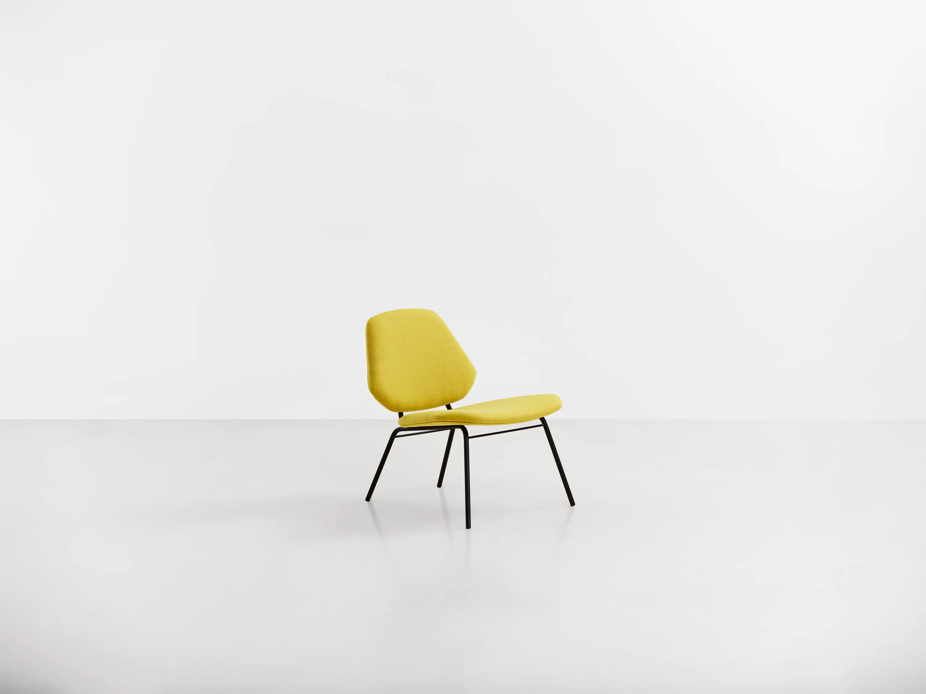 WOUD - Lean Lounge Chair