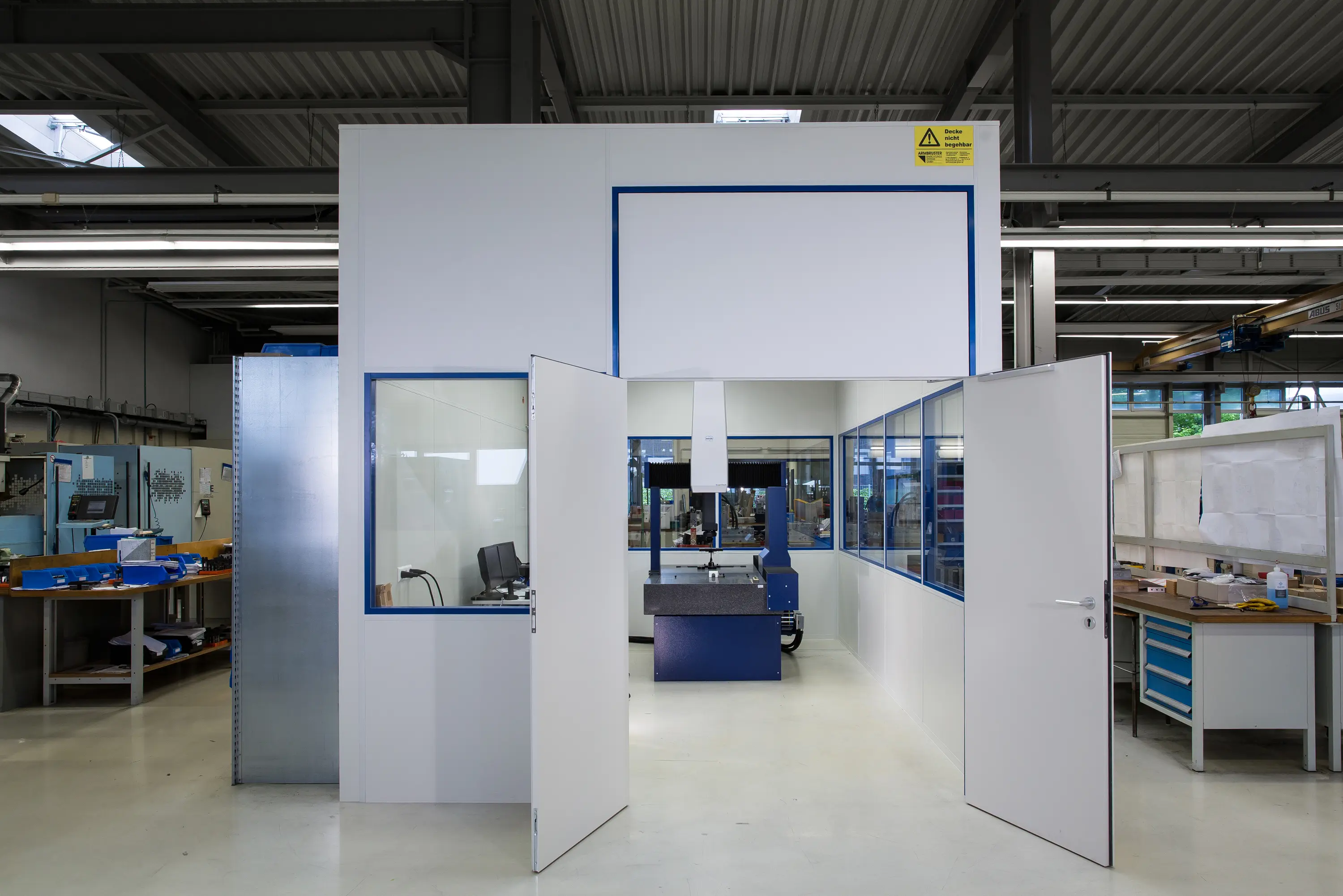 Armbruster - Hallenbüro