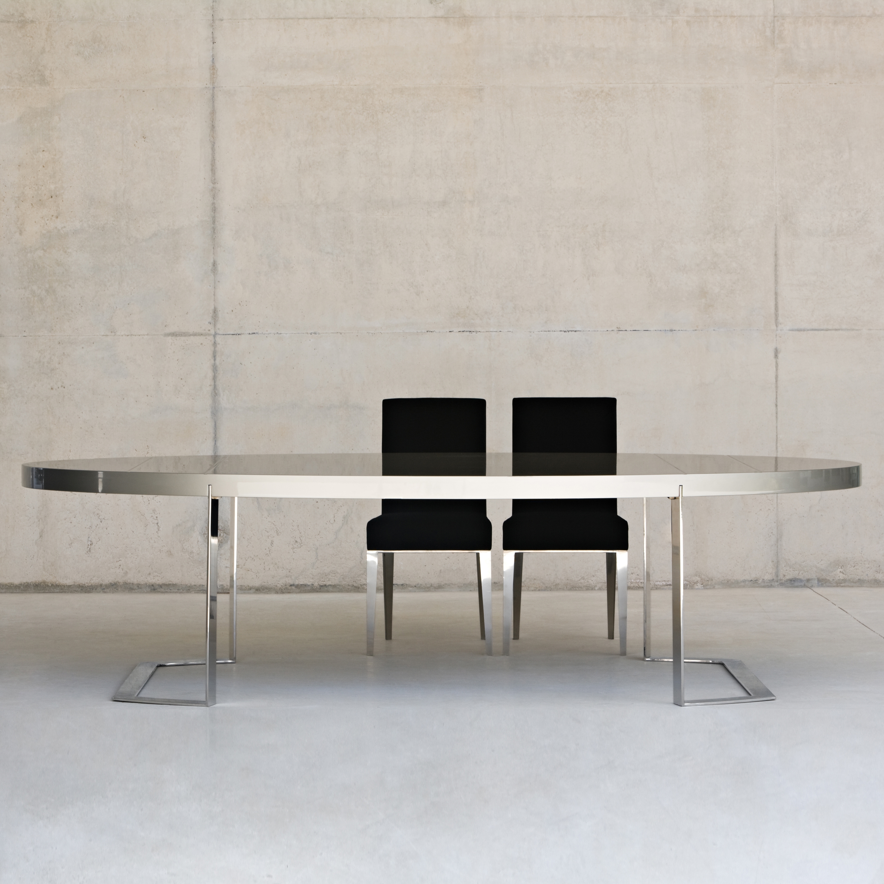 Mostrar el producto Oval mesa comedor del fabricante BALTUS