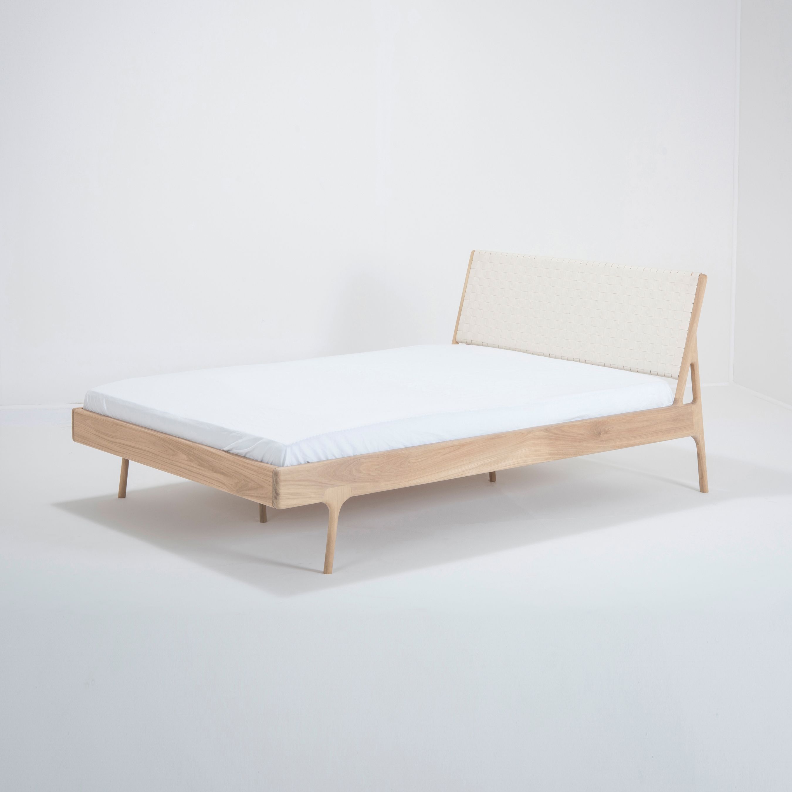 Display product Fawn bed | deep frame | 140x200 | webbing from manufacturer GAZZDA