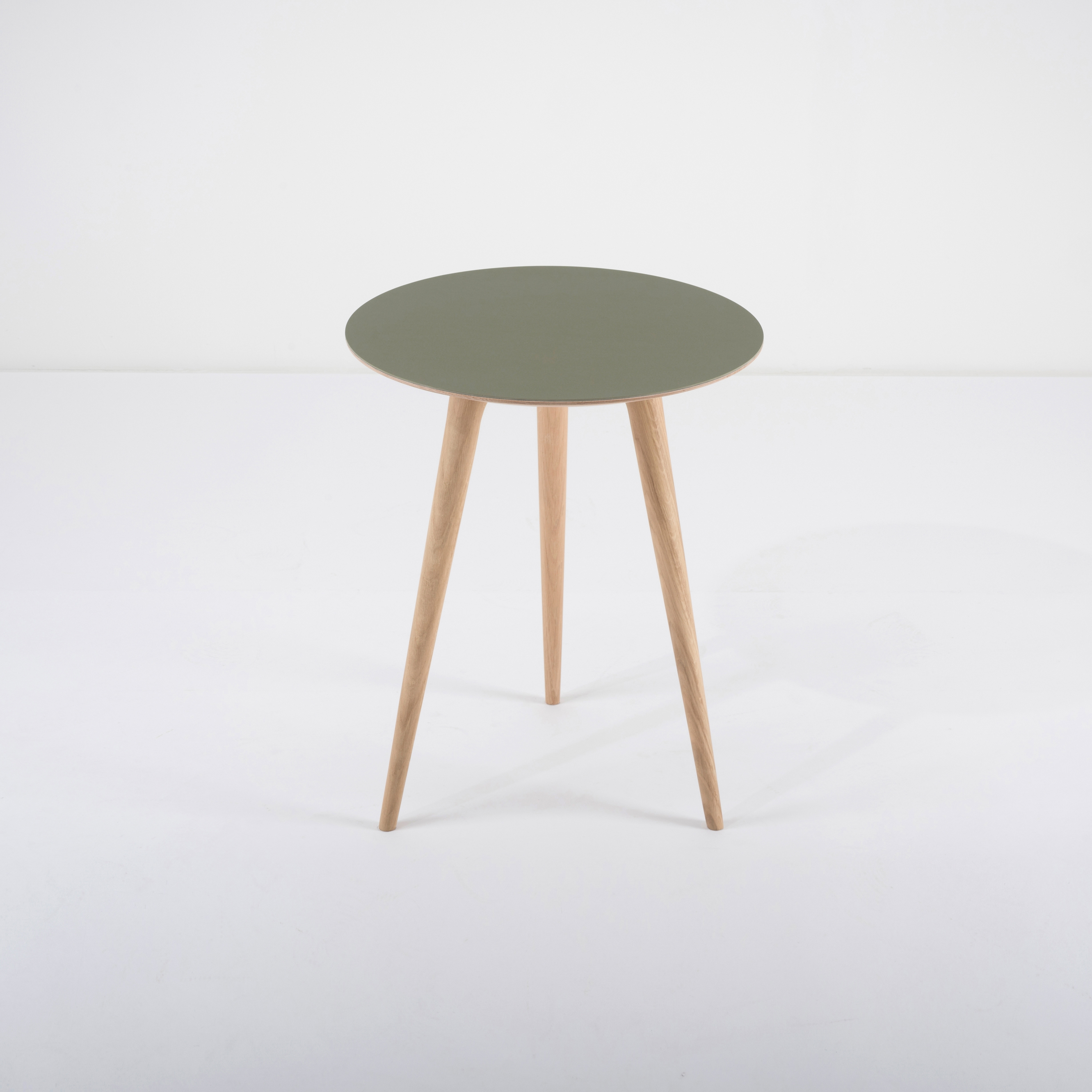 Afficher le produit Arp | side table ϕ 45 du fabricant GAZZDA