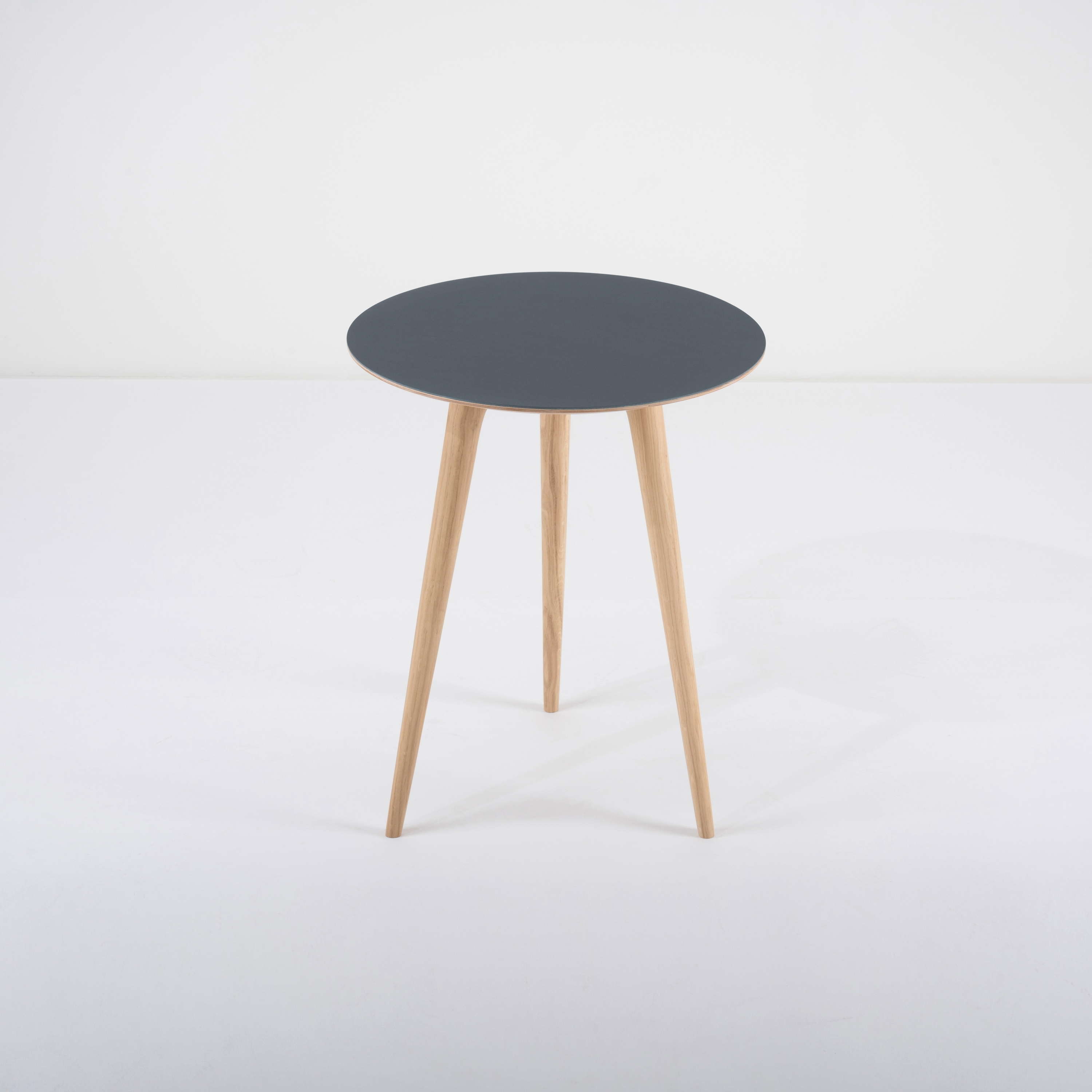 Arp | side table ϕ 45